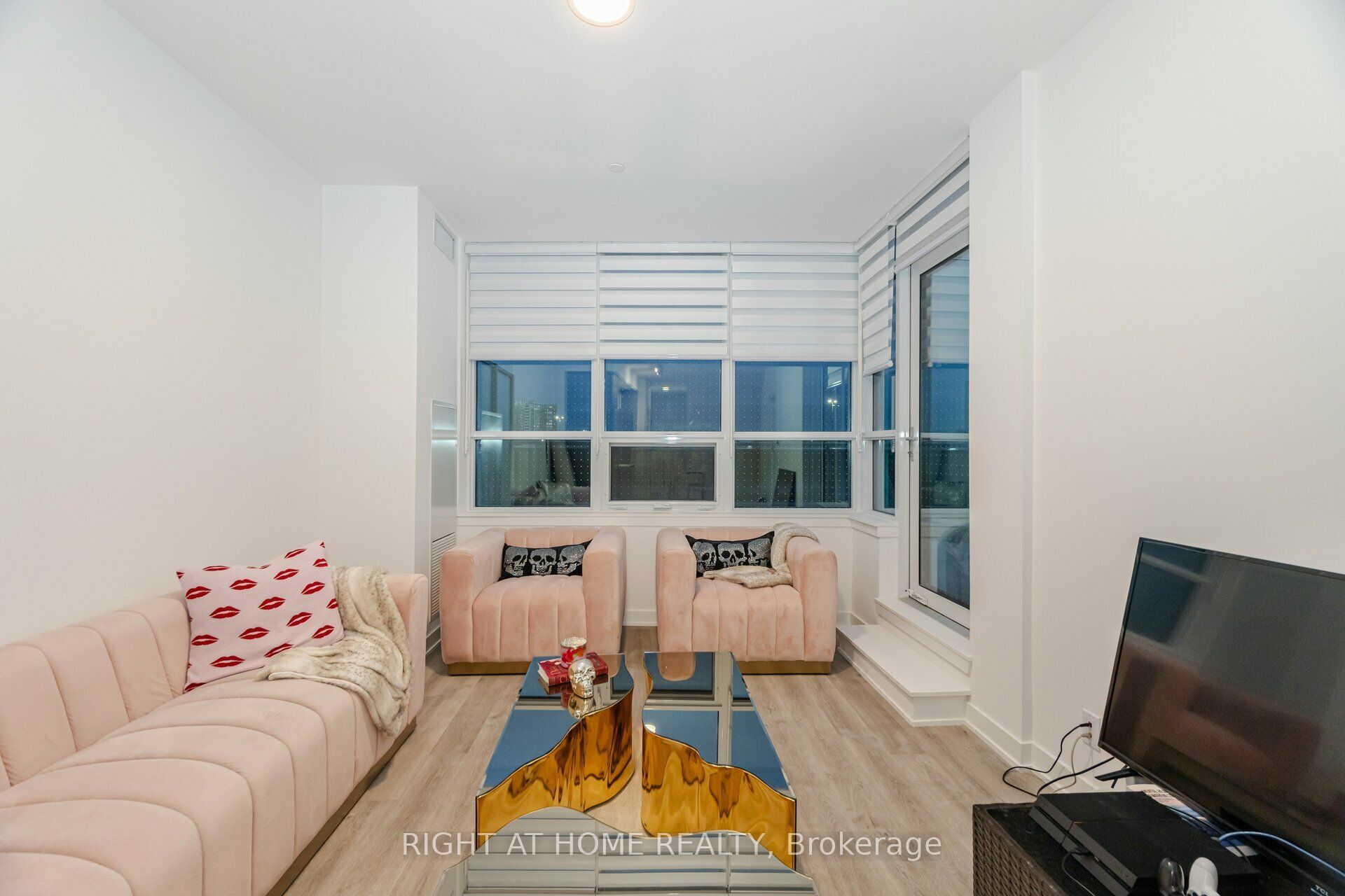 50 Upper Mall Way 226 Property Photo 14