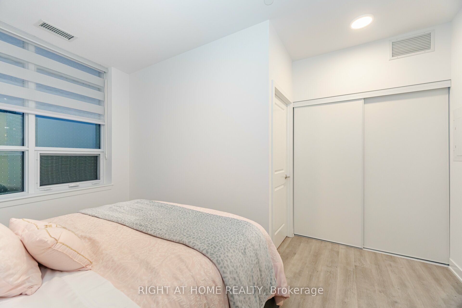 50 Upper Mall Way 226 Property Photo 19