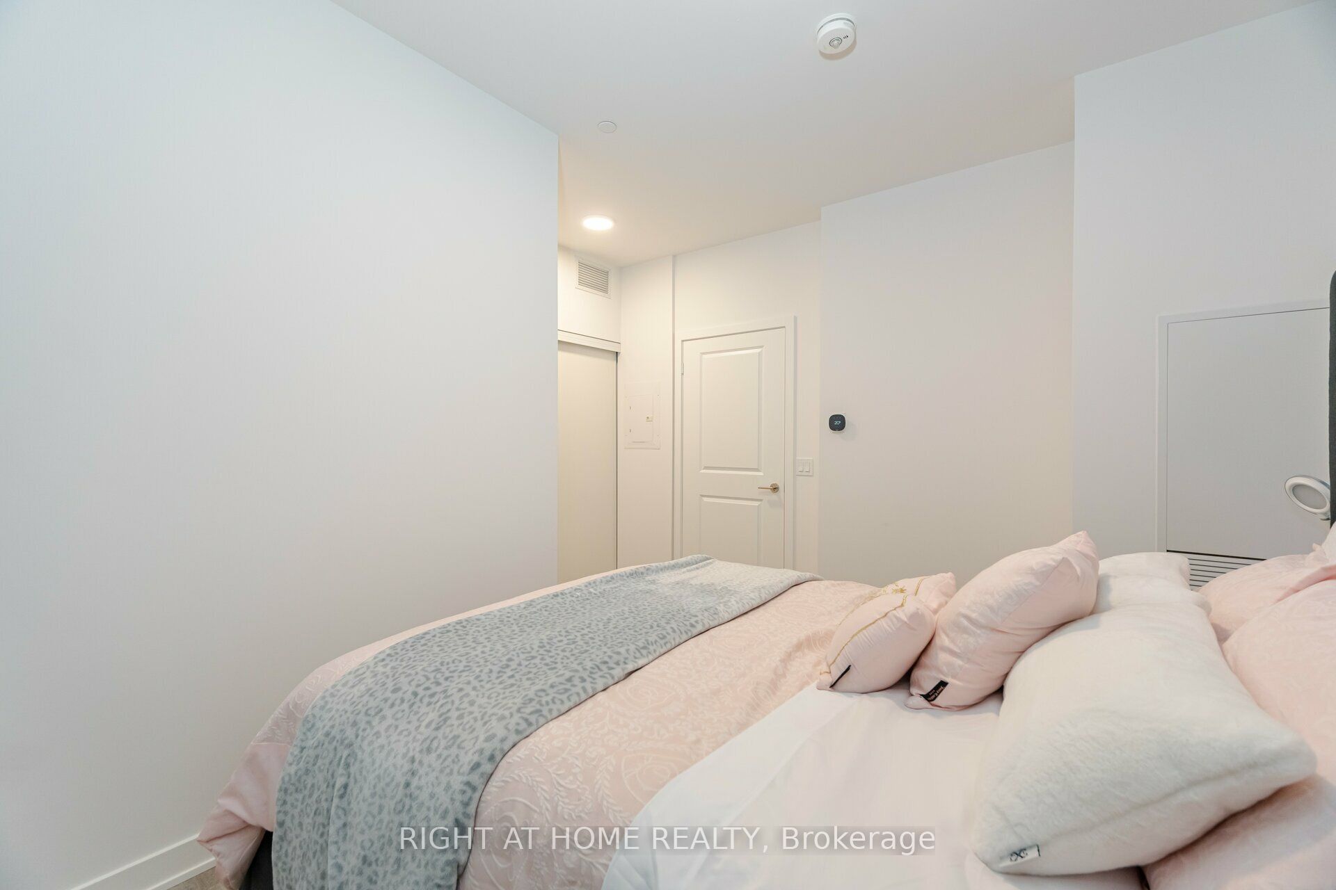50 Upper Mall Way 226 Property Photo 20