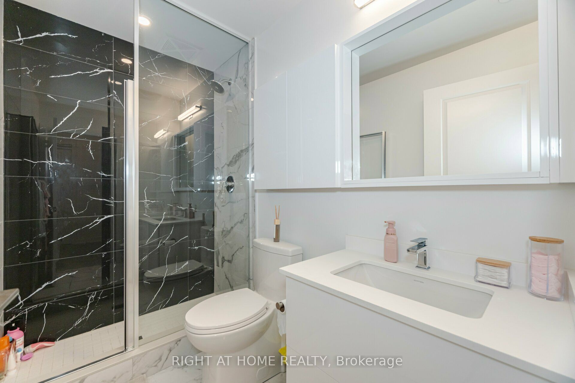 50 Upper Mall Way 226 Property Photo 21