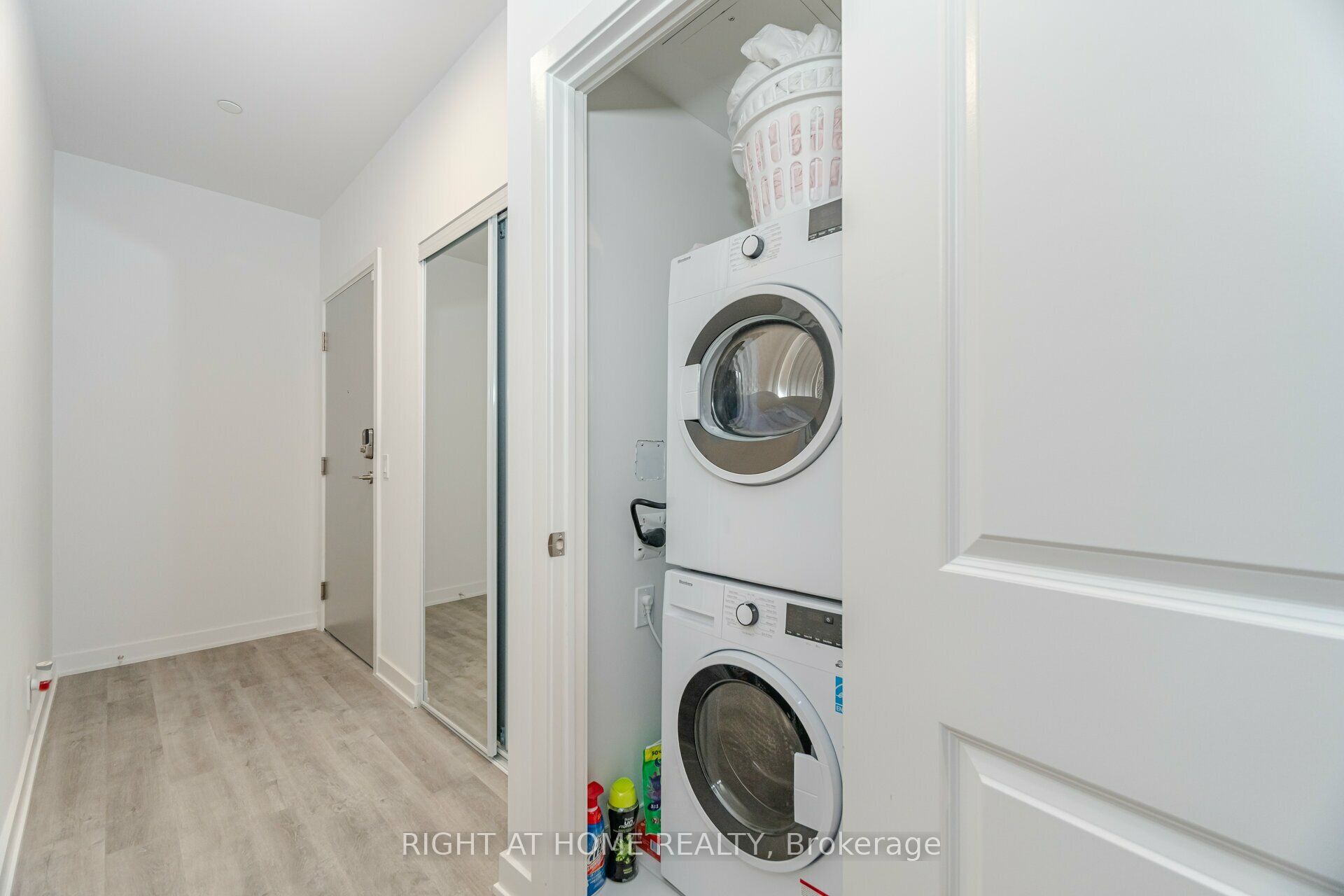 50 Upper Mall Way 226 Property Photo 25