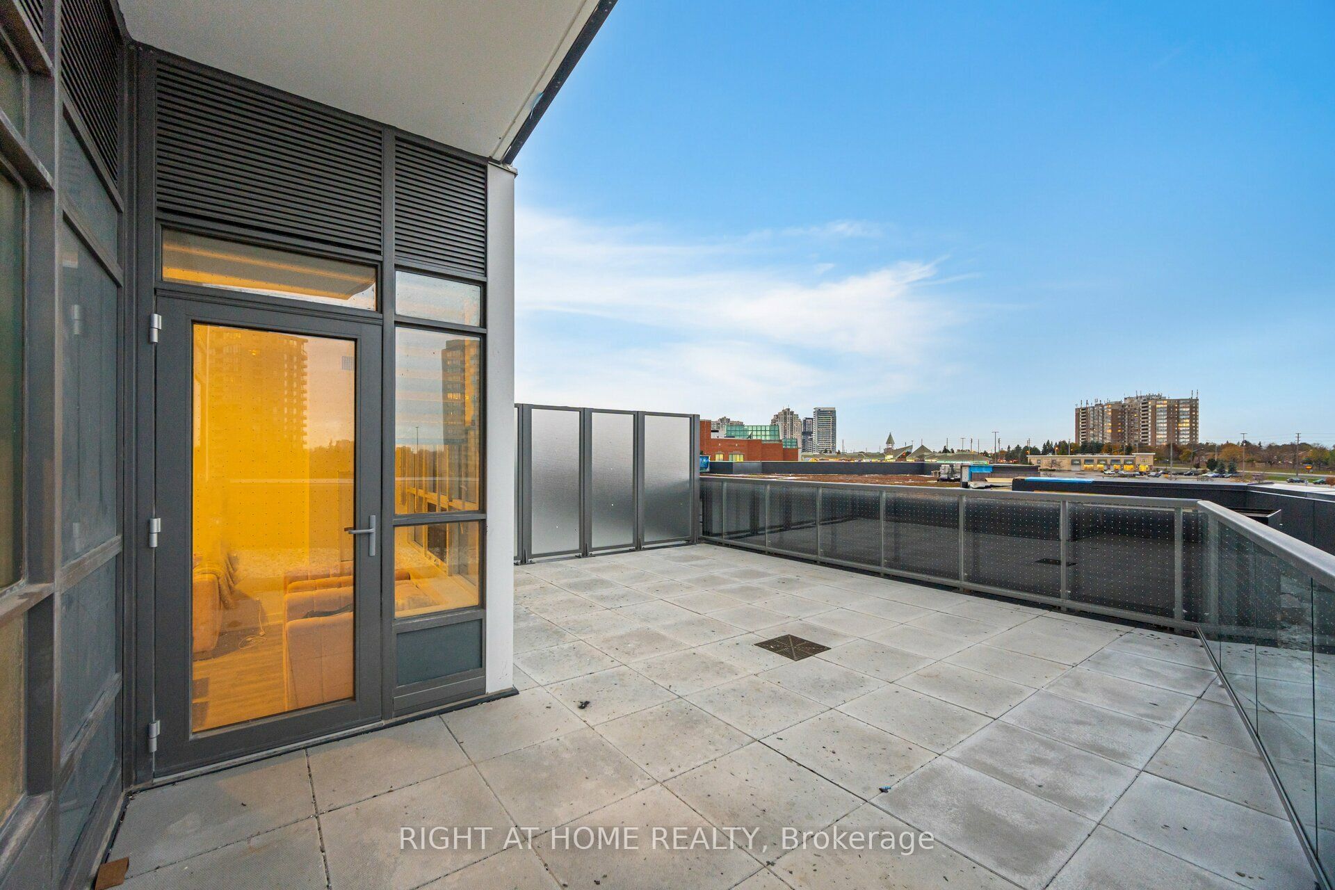 50 Upper Mall Way 226 Property Photo 26