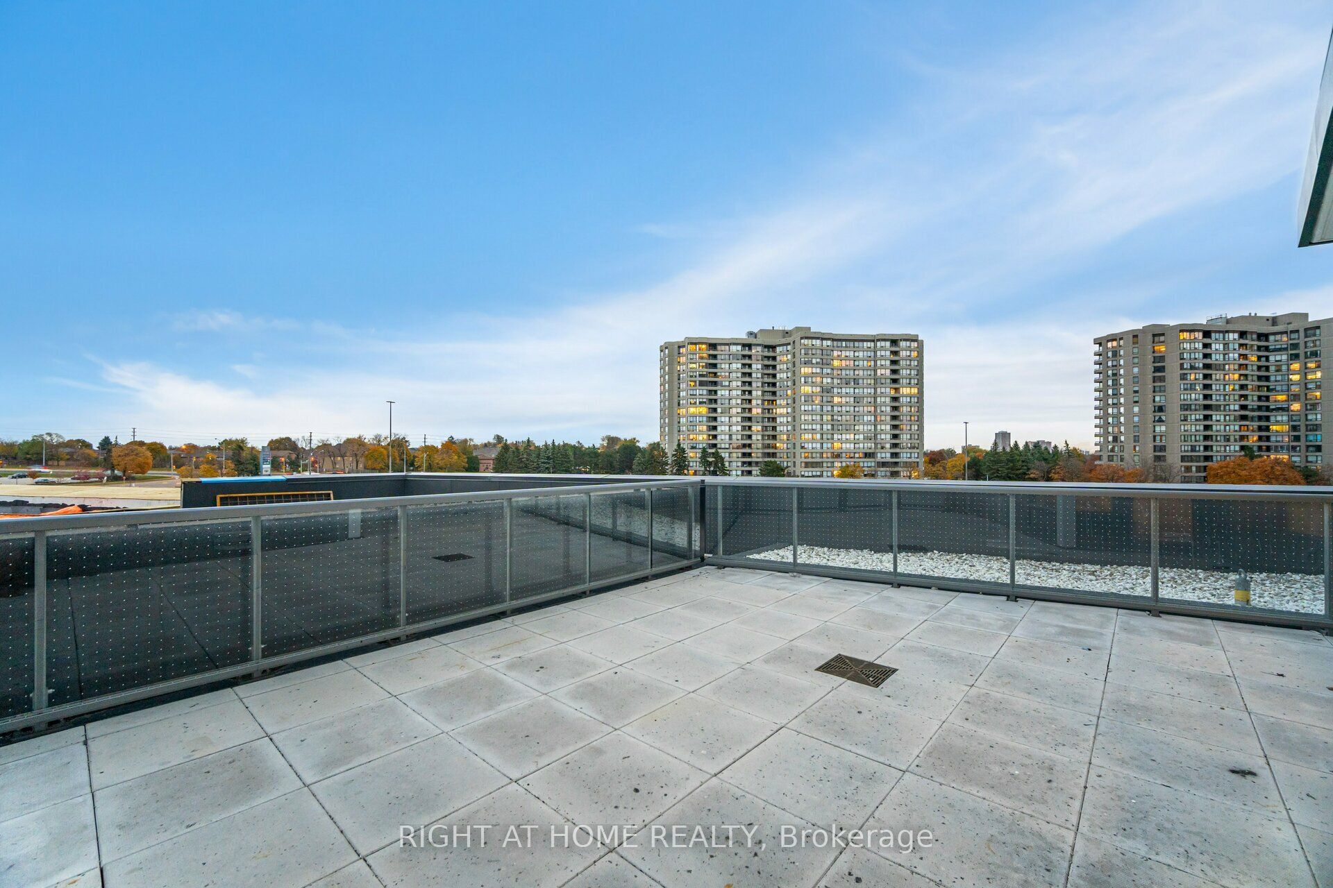 50 Upper Mall Way 226 Property Photo 27