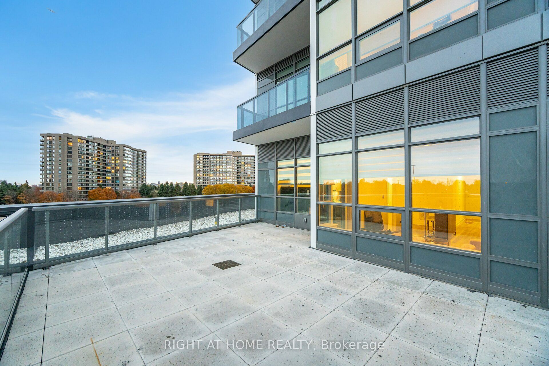 50 Upper Mall Way 226 Property Photo 28