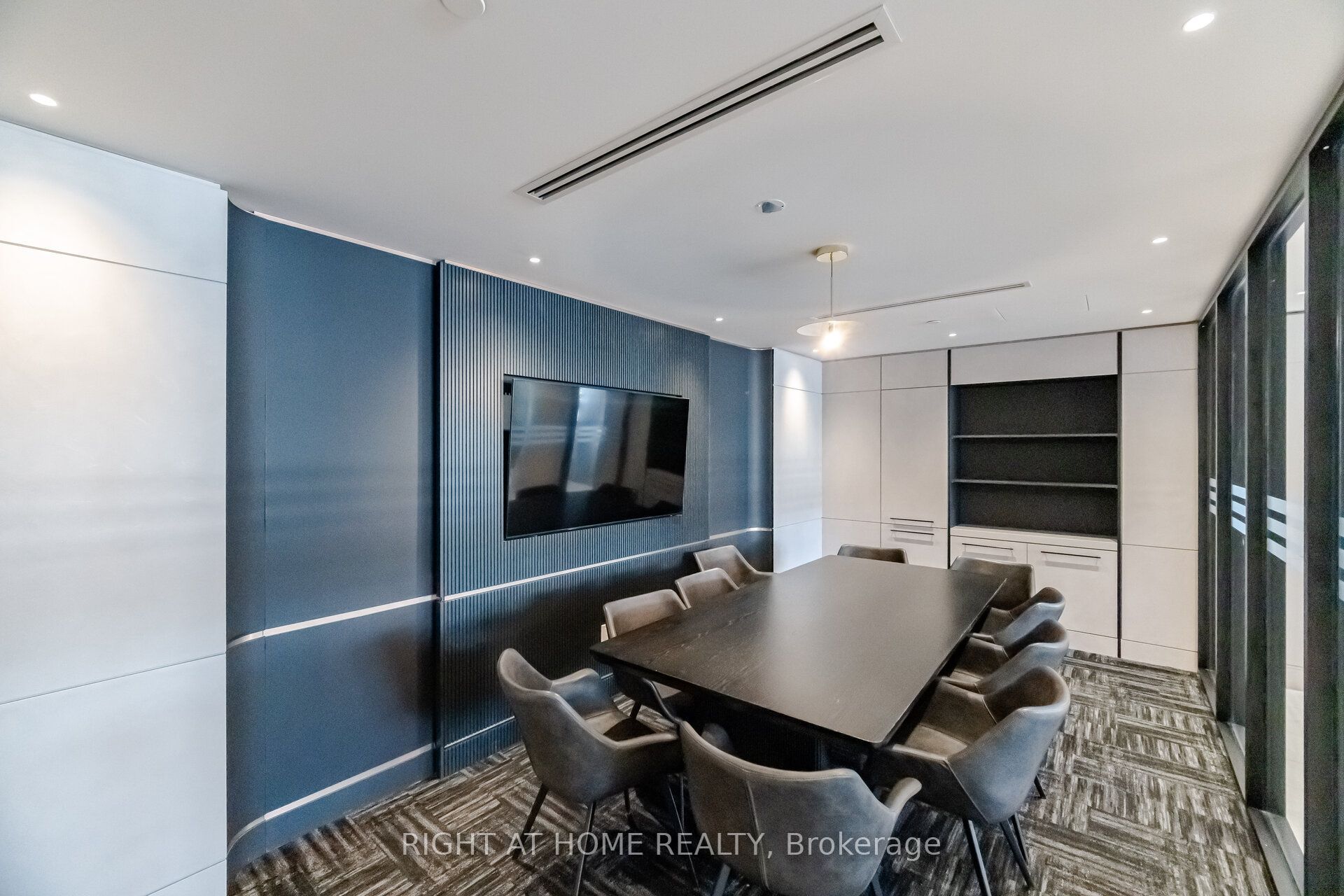 50 Upper Mall Way 226 Property Photo 40