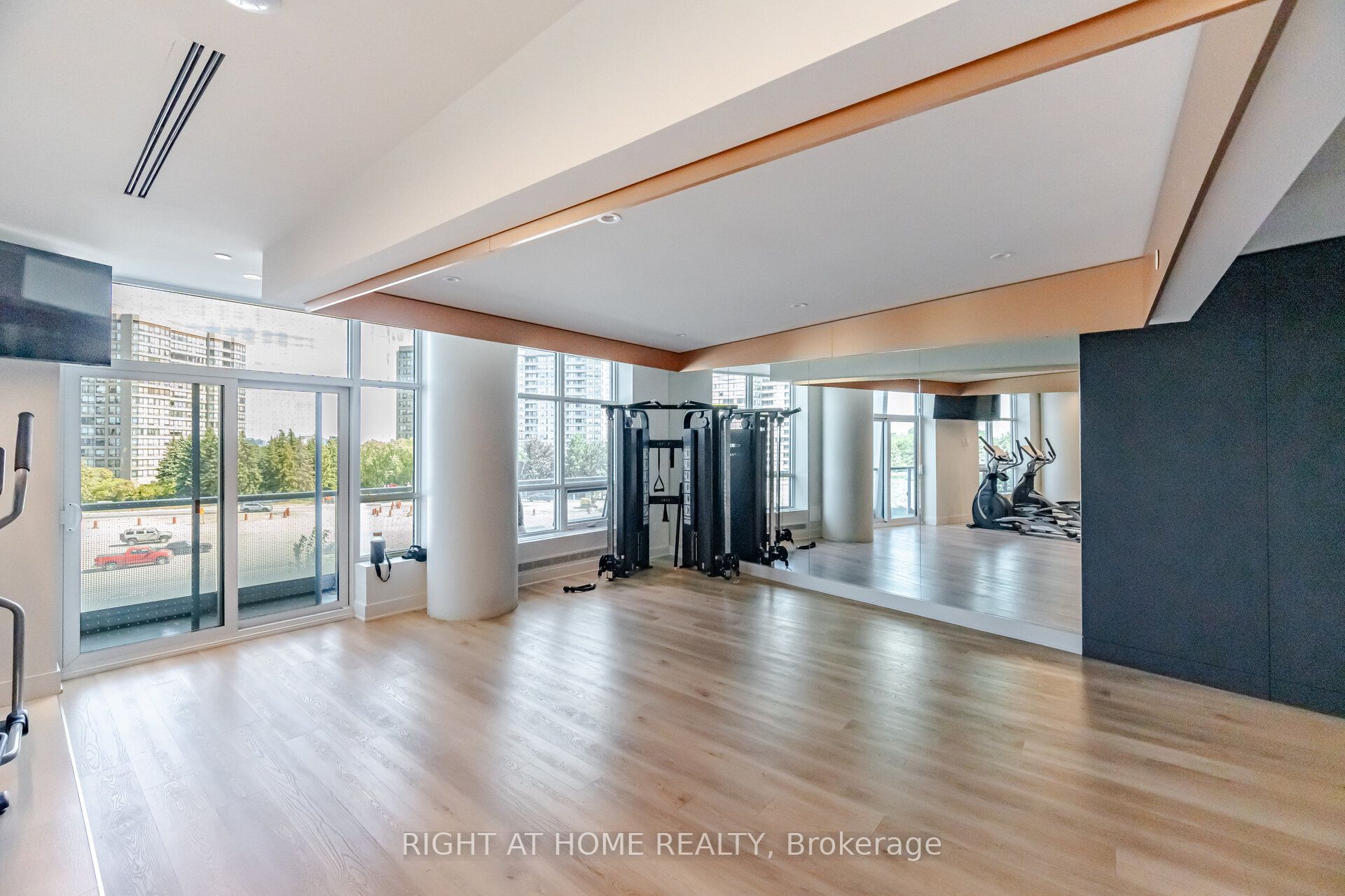 50 Upper Mall Way 226 Property Photo 44