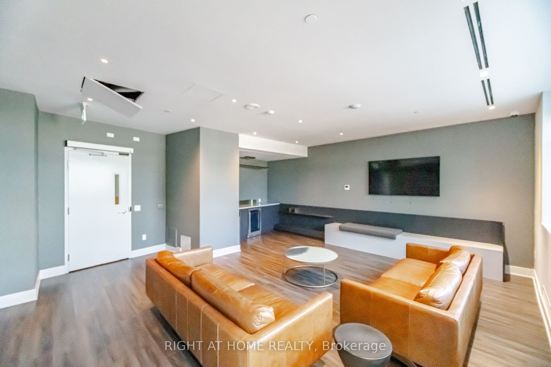 50 Upper Mall Way 226 Property Photo 45