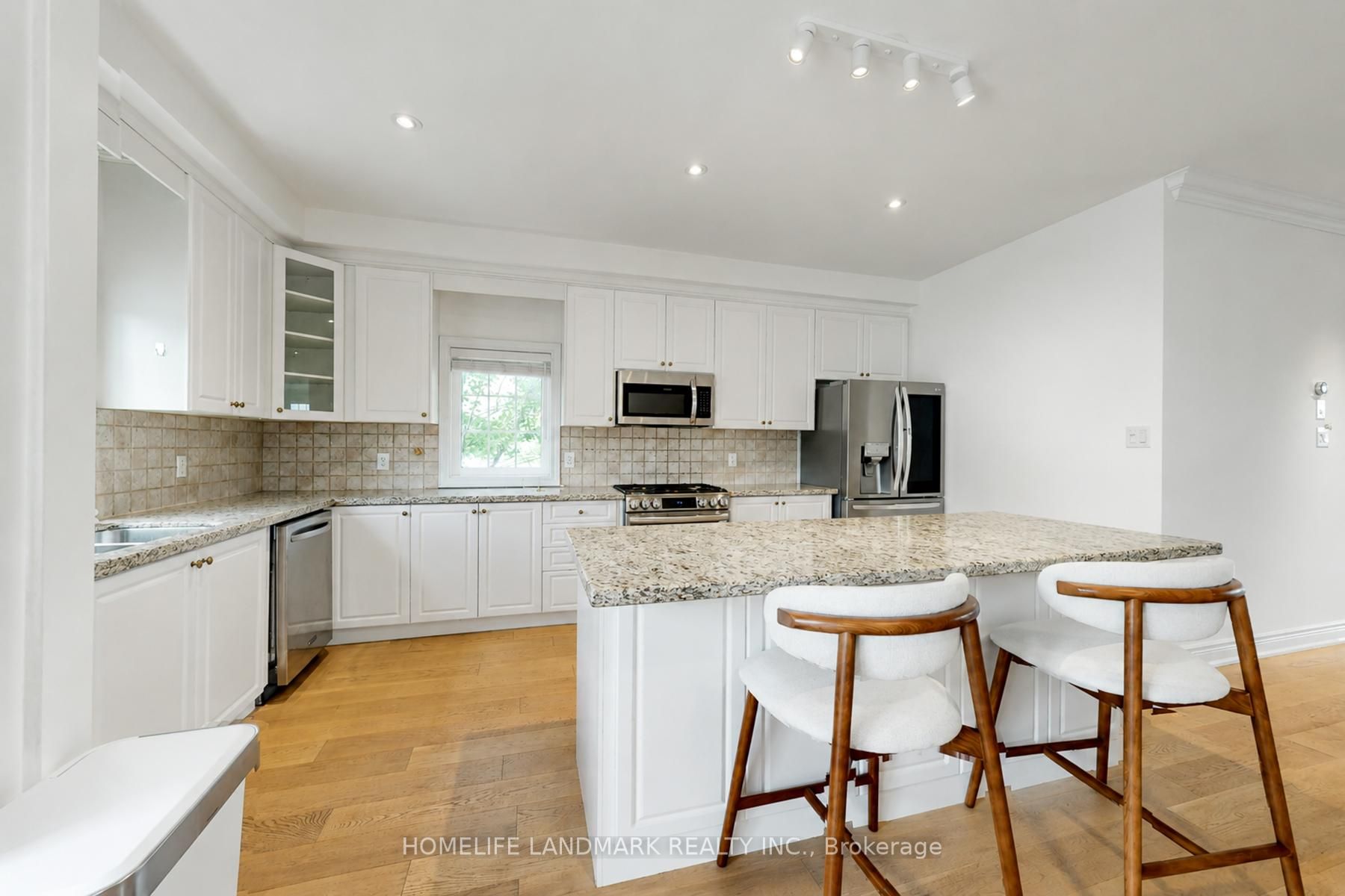 8900 Bathurst Street 27 Property Photo 13