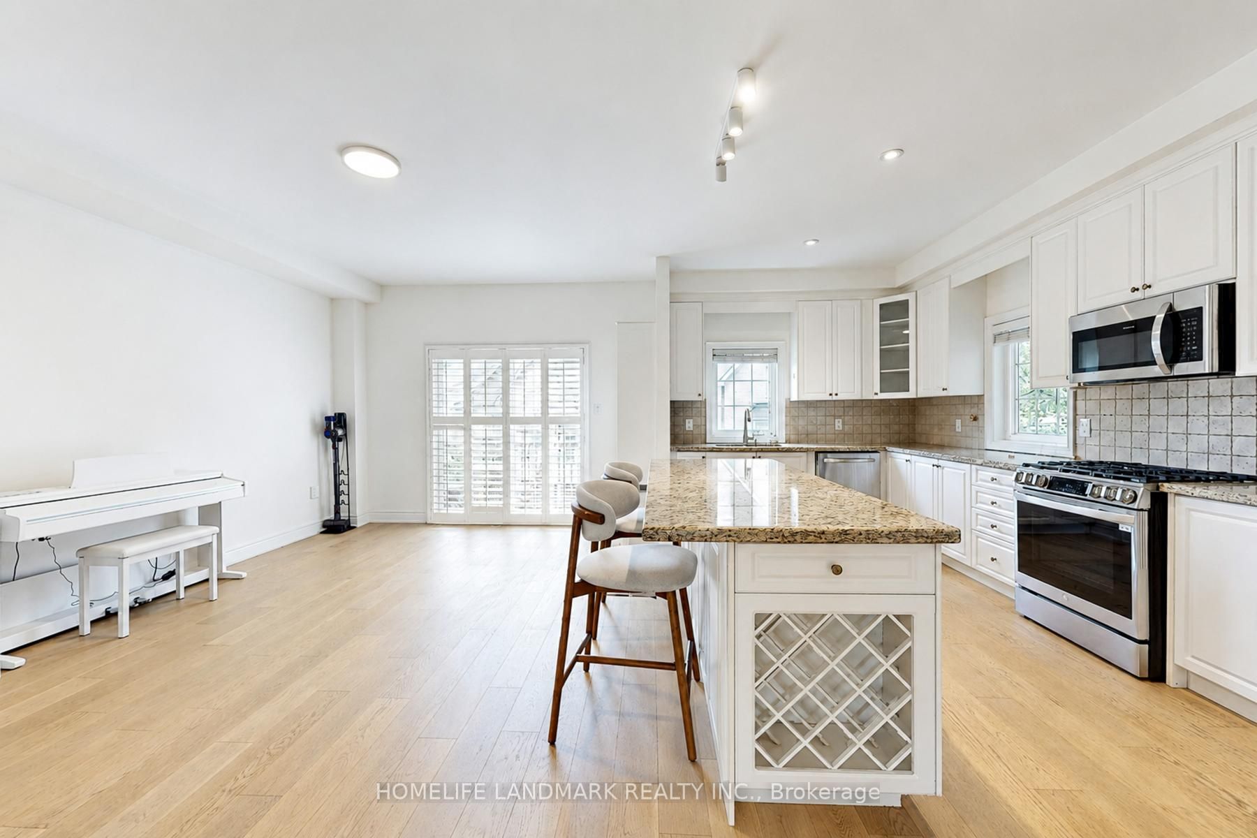 8900 Bathurst Street 27 Property Photo 16
