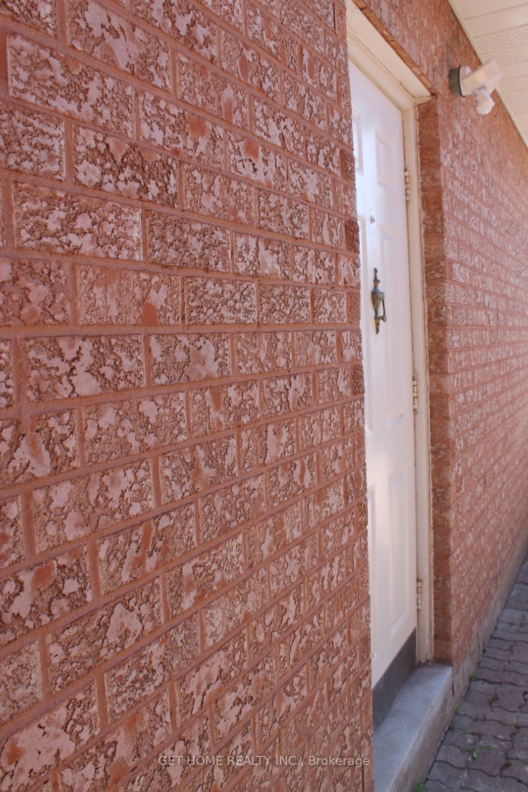 70 Gardner Place #bsmt Property Photo 3