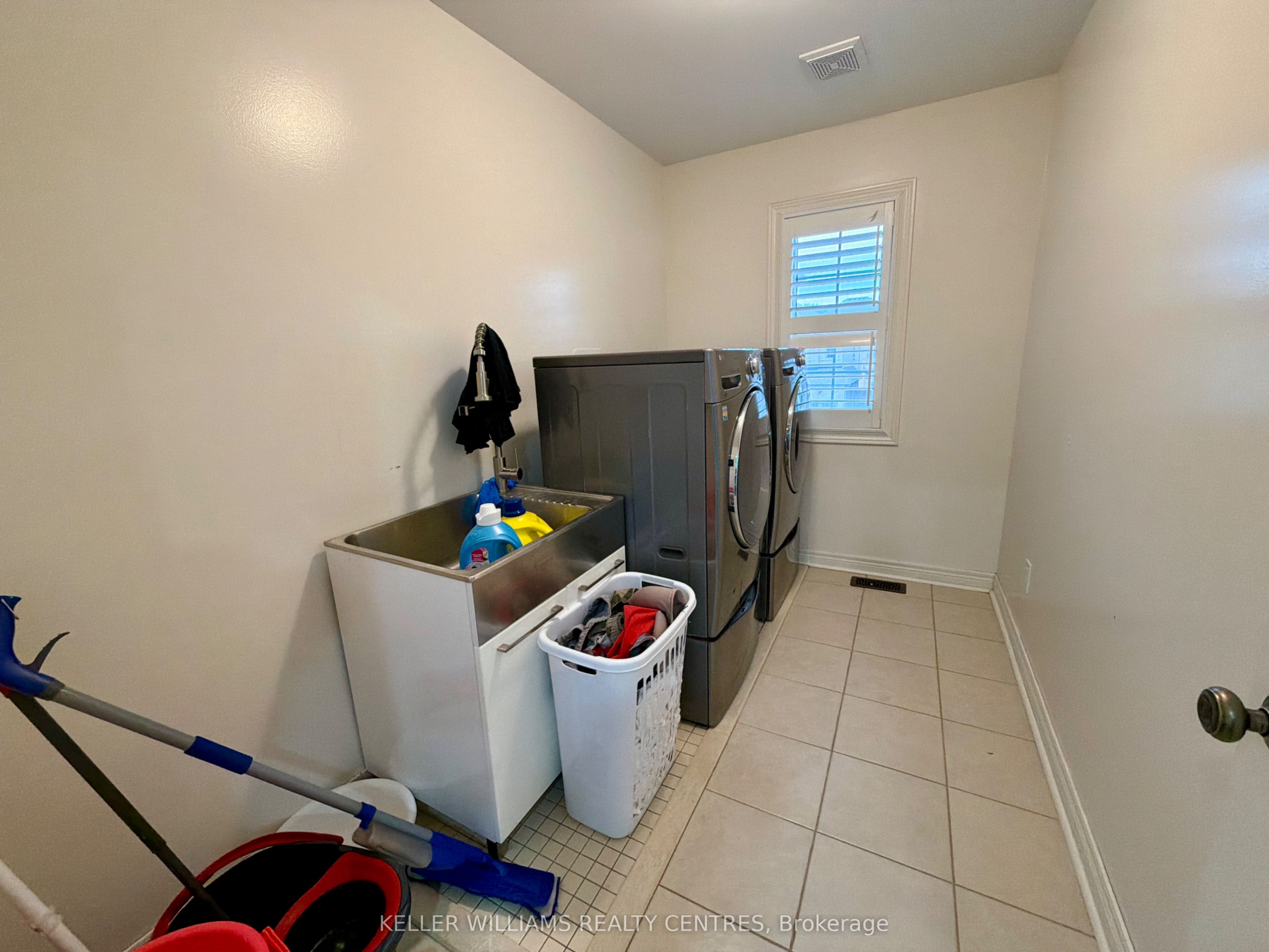 20 Owens Road Upper Property Photo 18