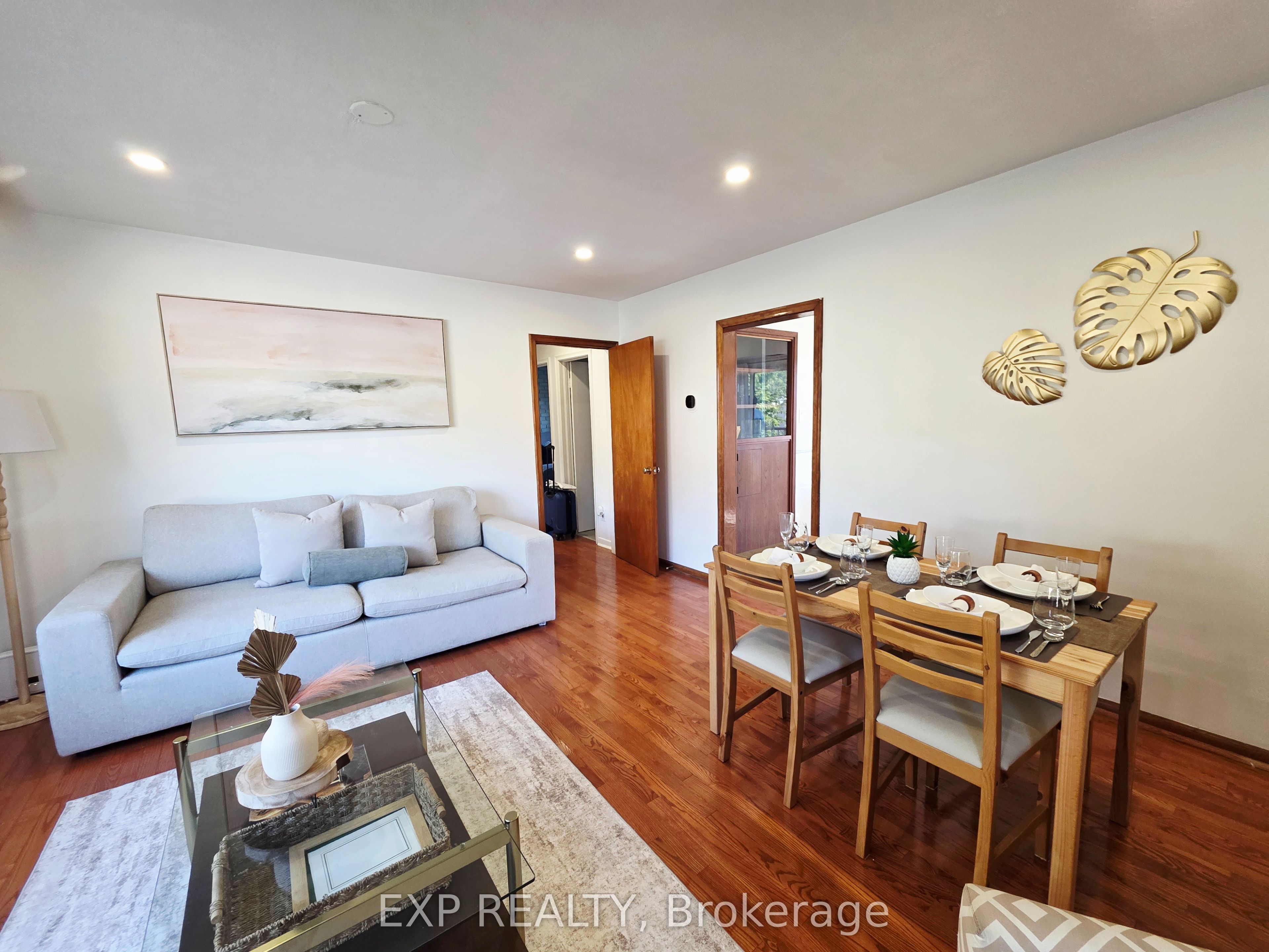166 John Street W Property Photo 2