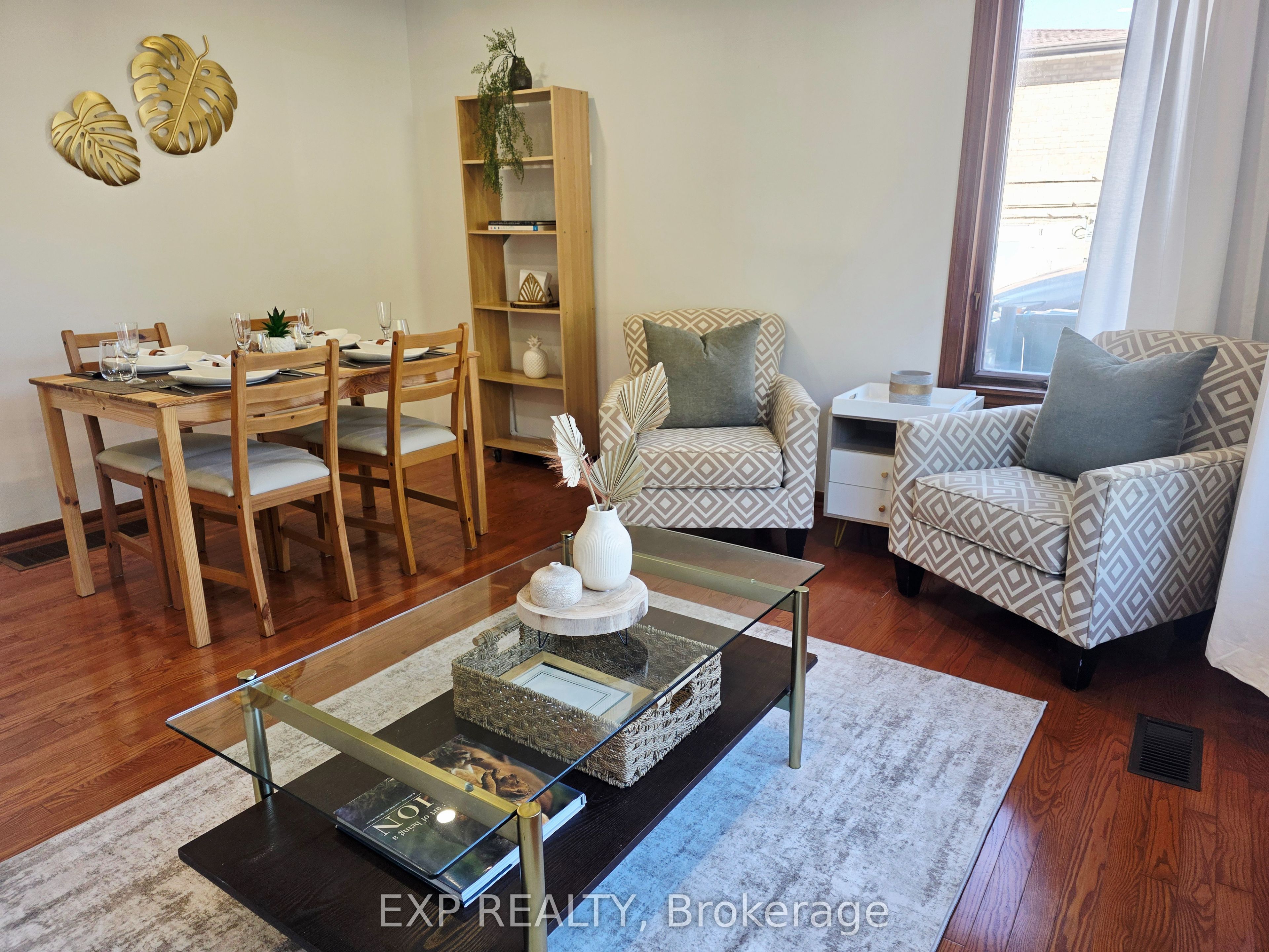 166 John Street W Property Photo 3