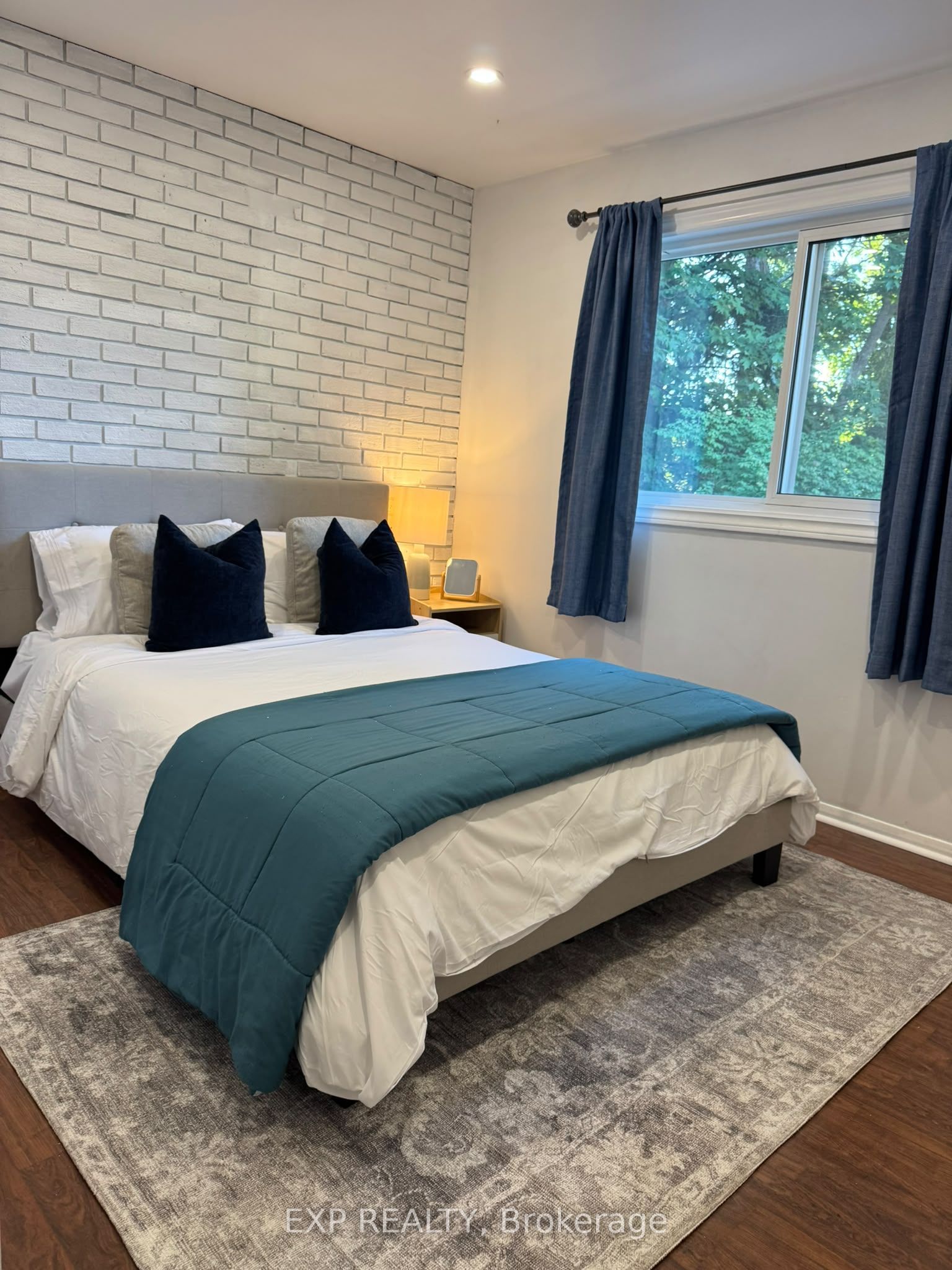 166 John Street W Property Photo 6