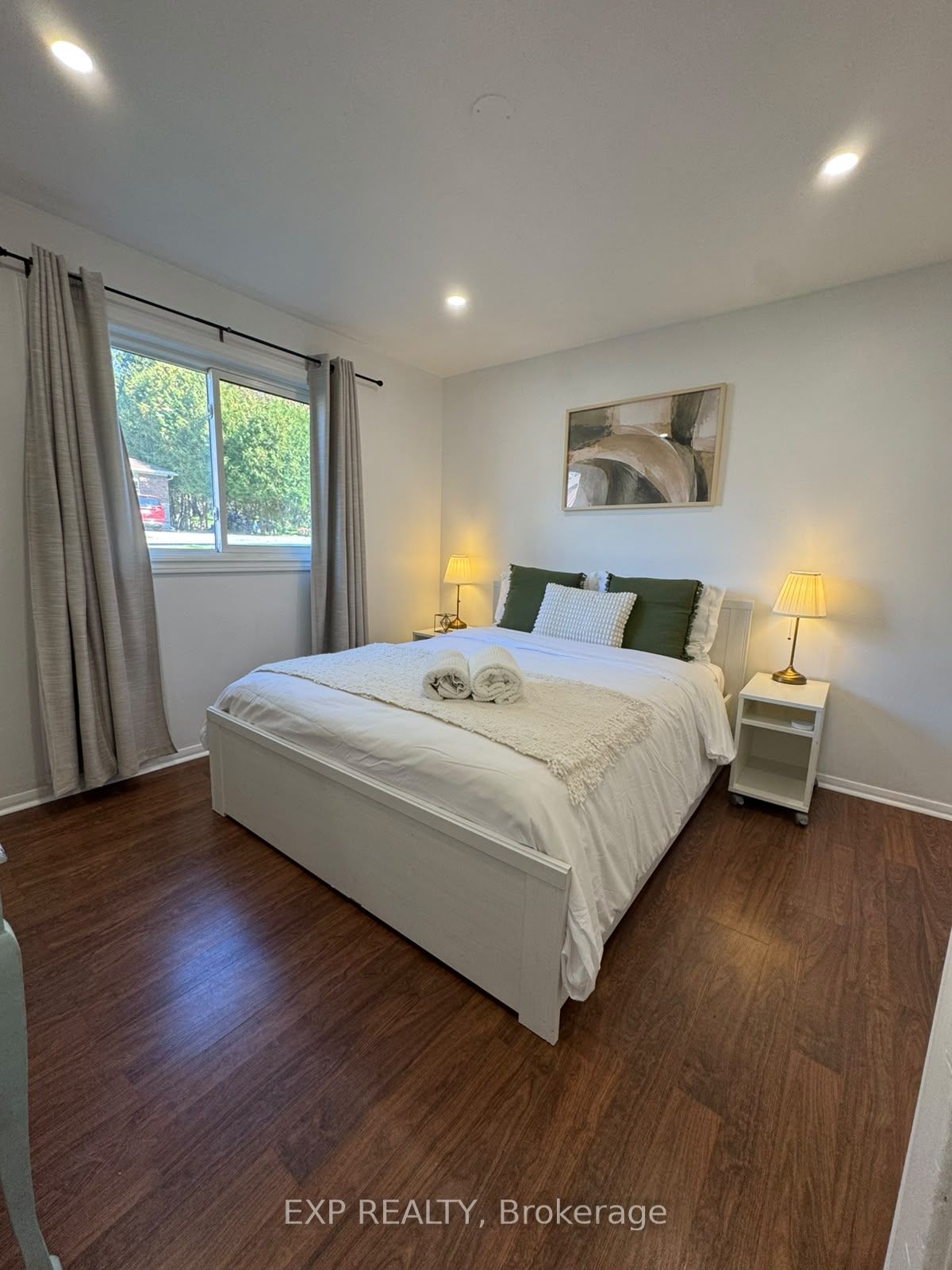 166 John Street W Property Photo 7