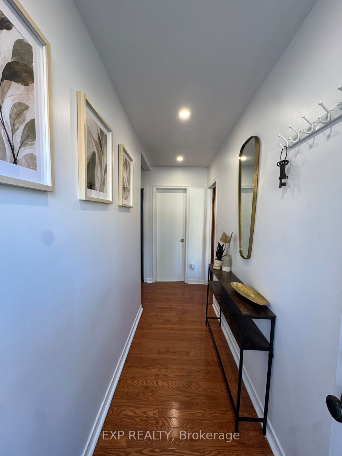 166 John Street W Property Photo 8