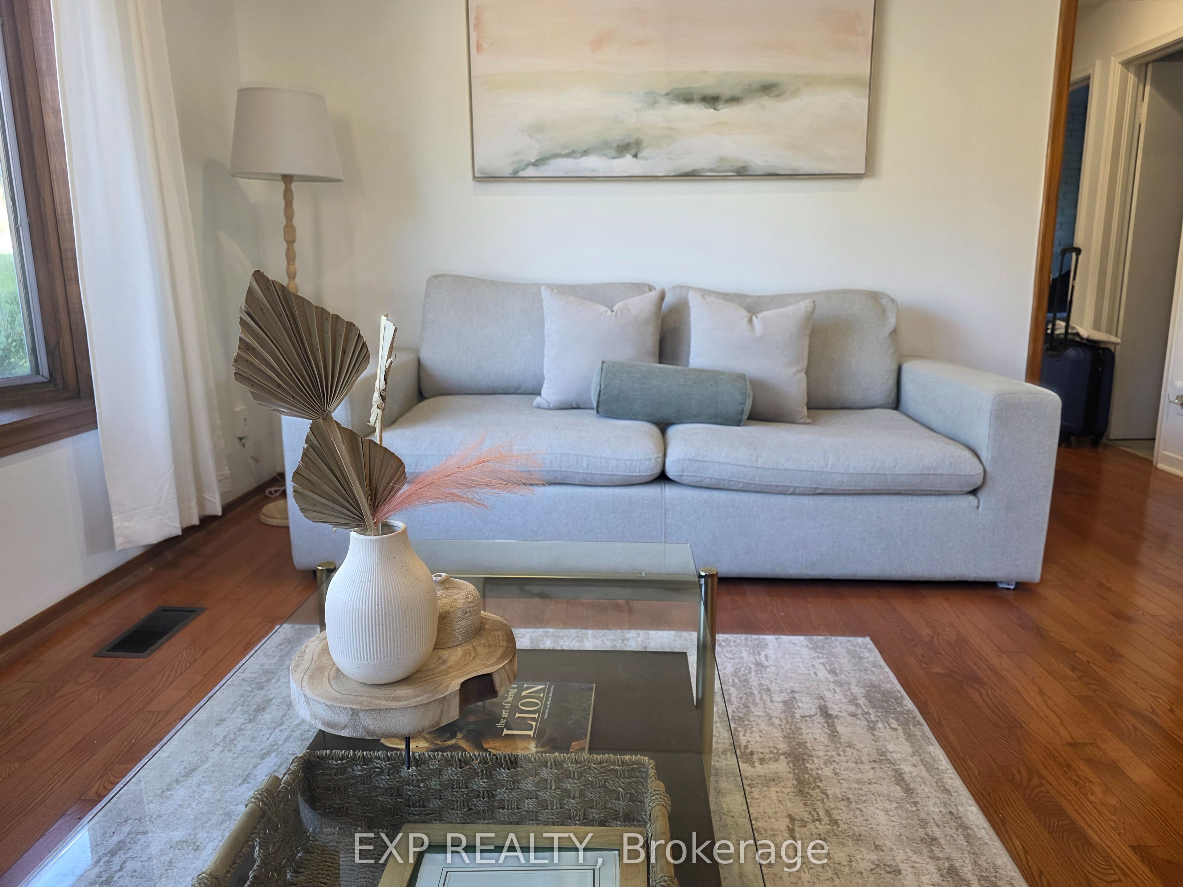 166 John Street W Property Photo 10