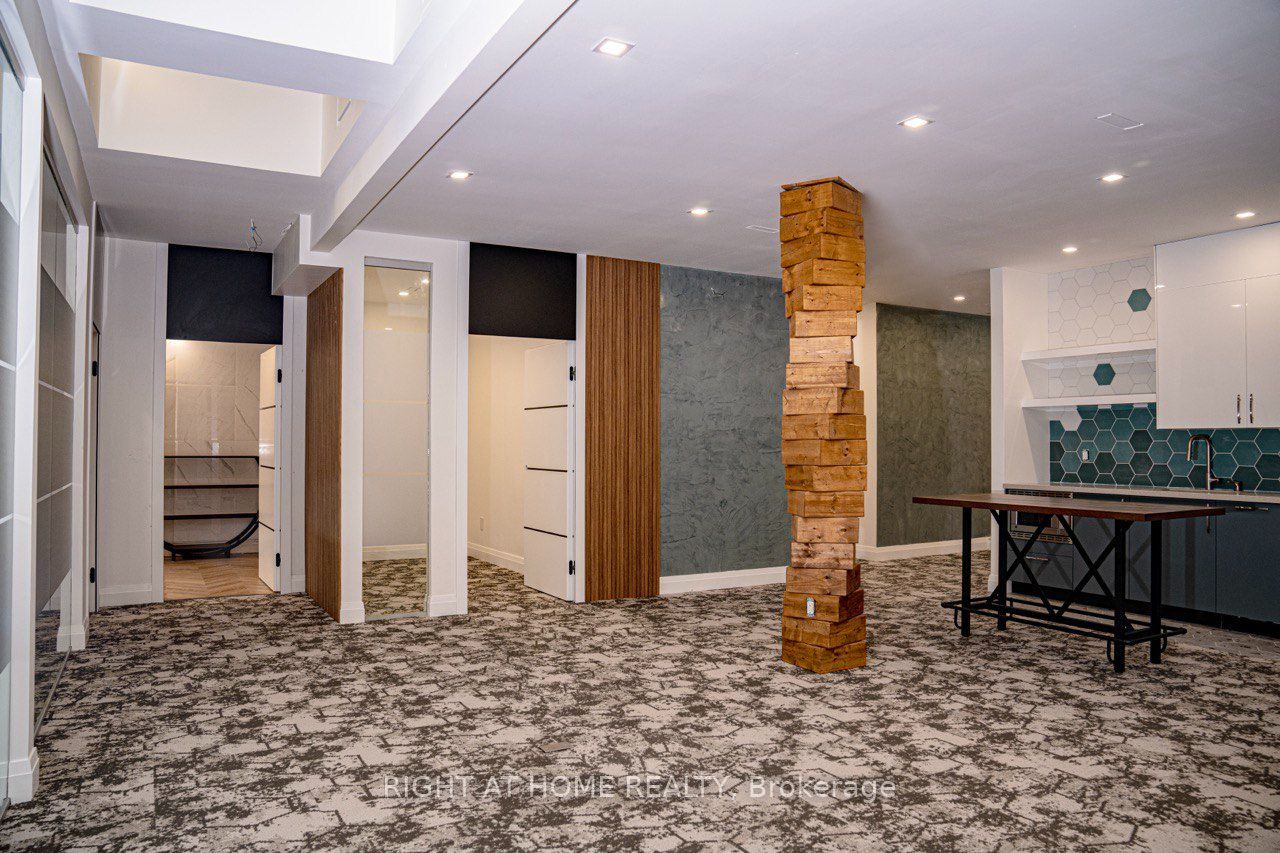 8119 Yonge Street 2nd Floor Property Photo 3