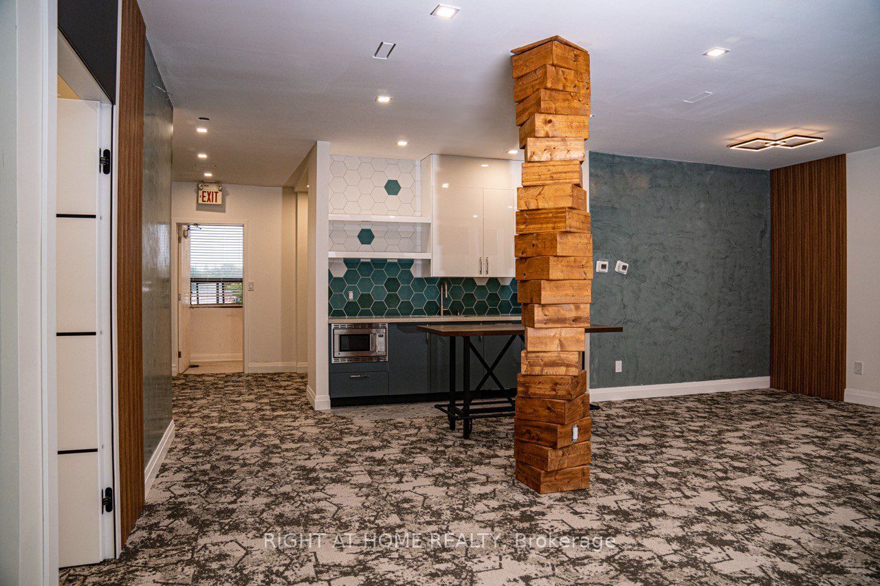 8119 Yonge Street 2nd Floor Property Photo 4