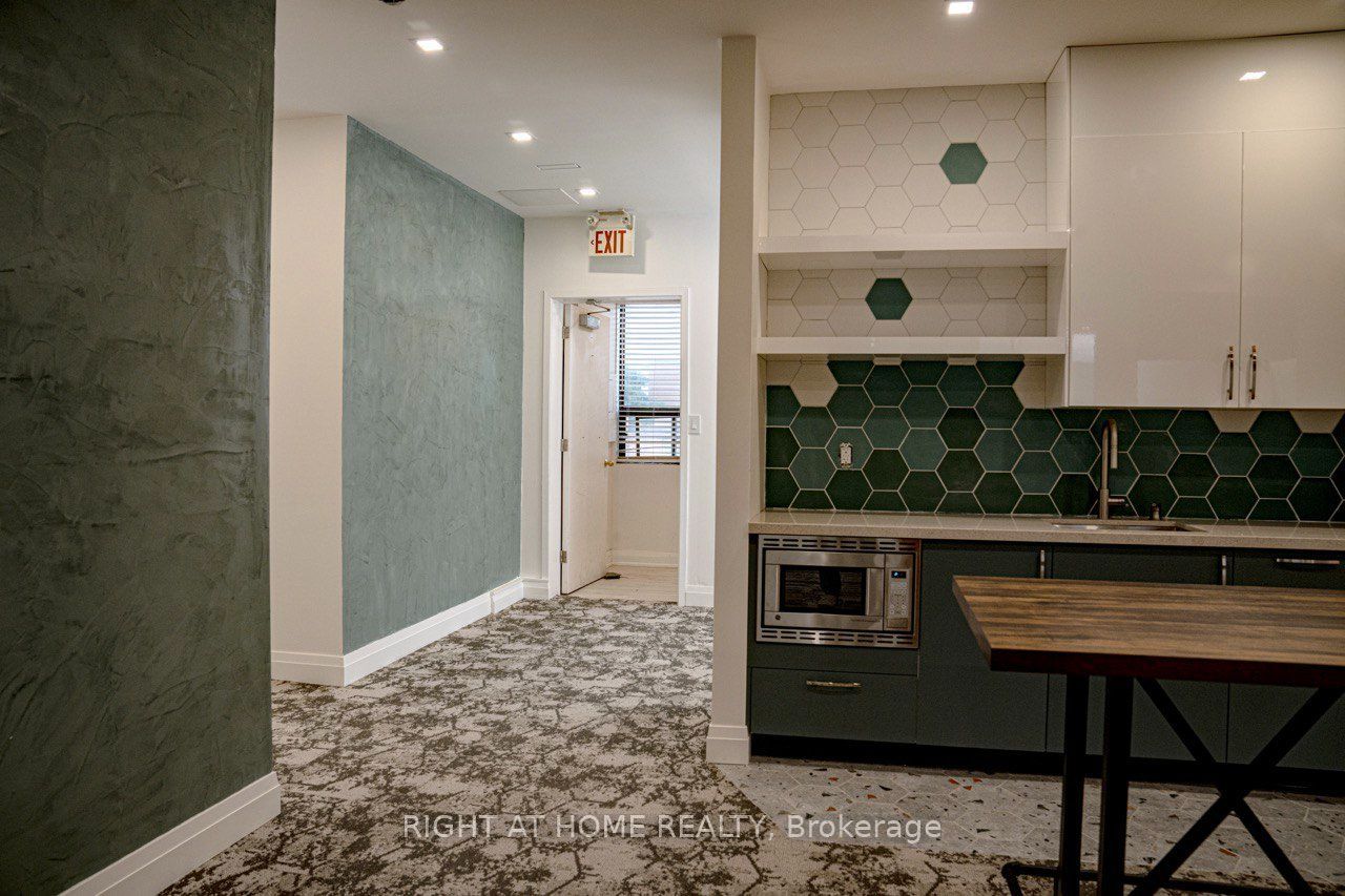 8119 Yonge Street 2nd Floor Property Photo 6