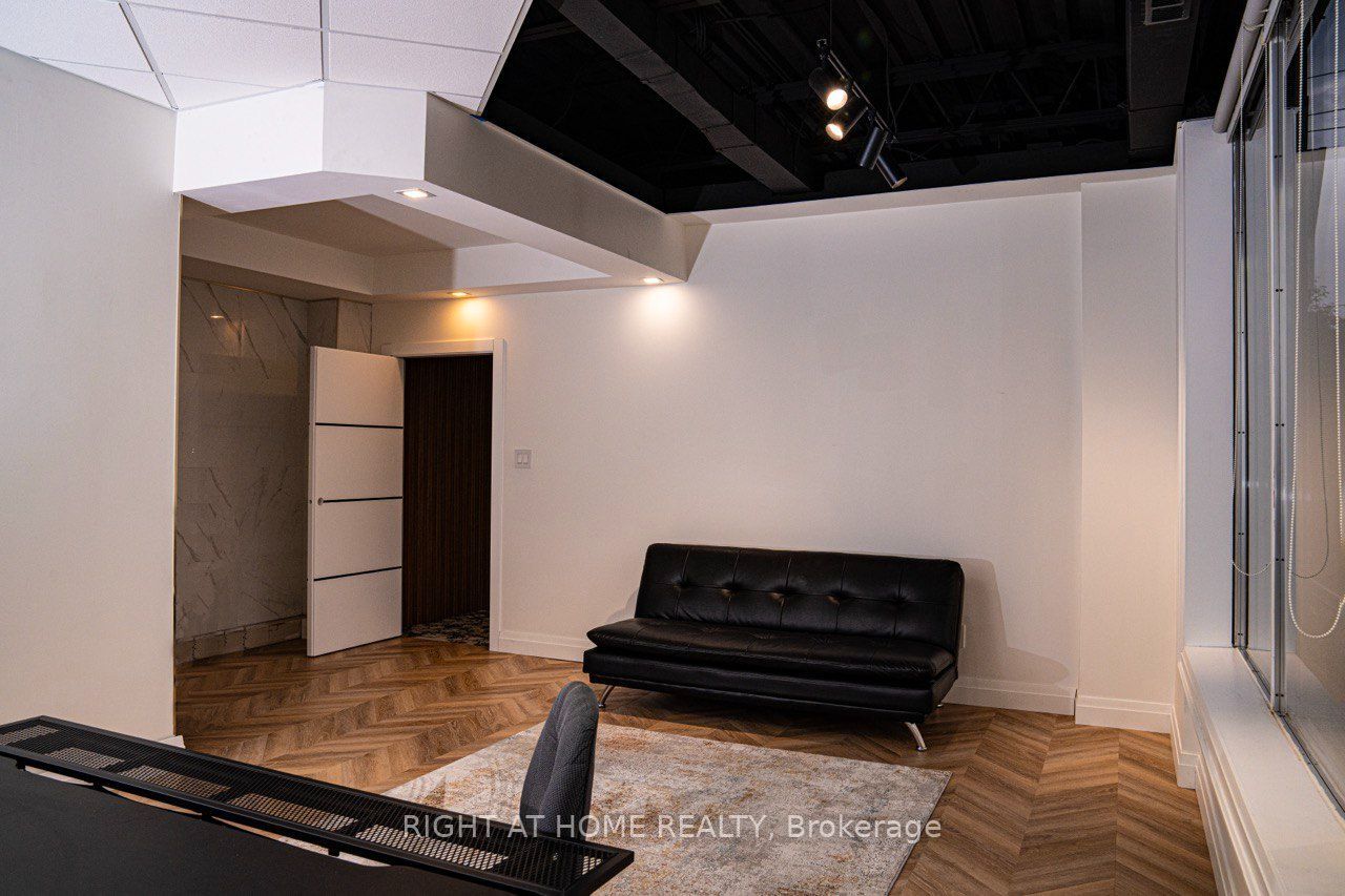 8119 Yonge Street 2nd Floor Property Photo 11