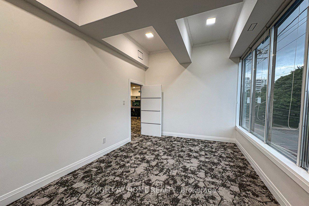 8119 Yonge Street 2nd Floor Property Photo 13