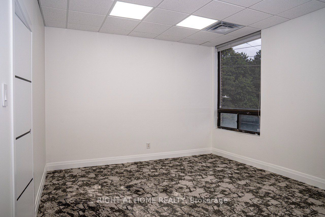 8119 Yonge Street 2nd Floor Property Photo 15