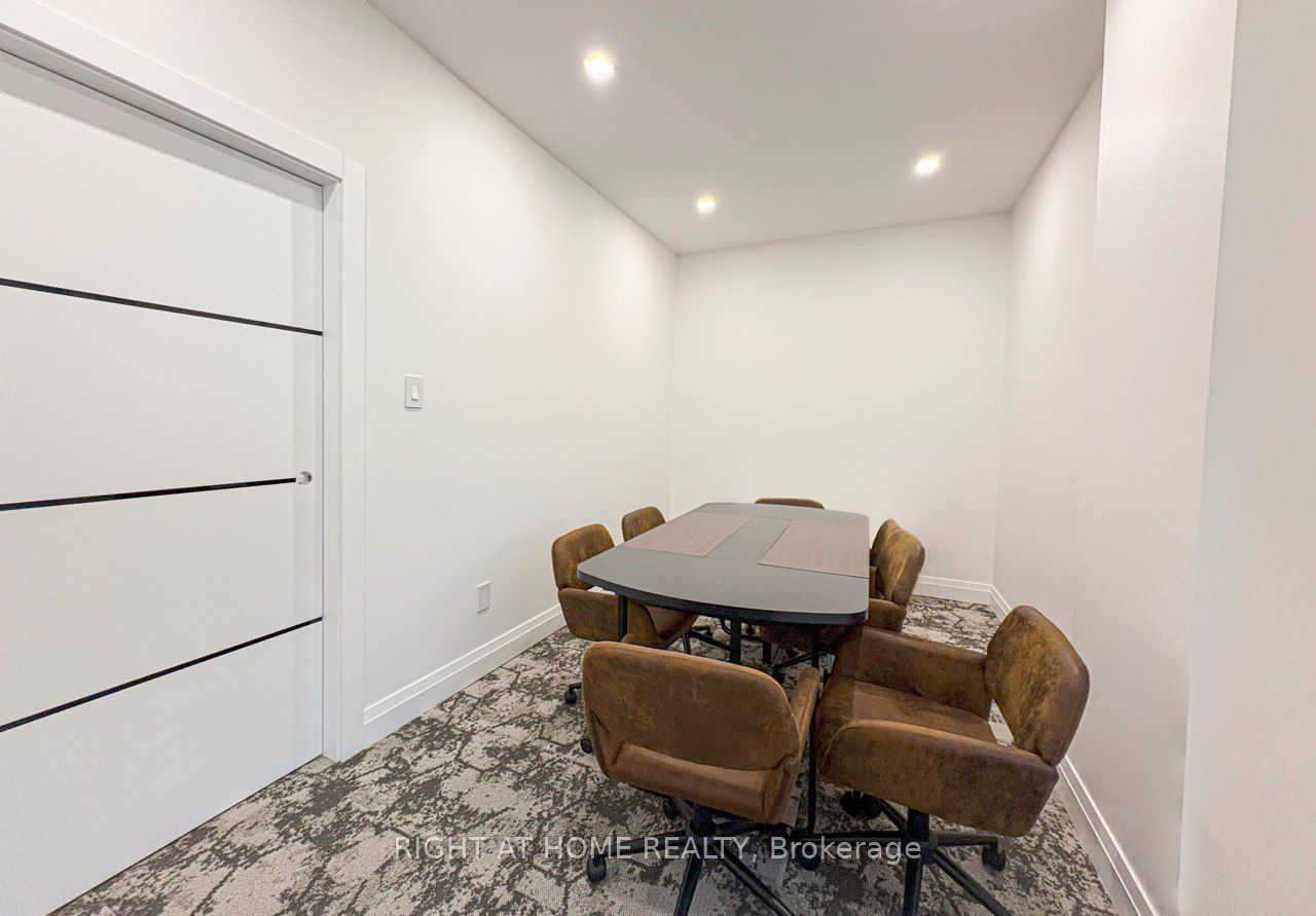 8119 Yonge Street 2nd Floor Property Photo 16