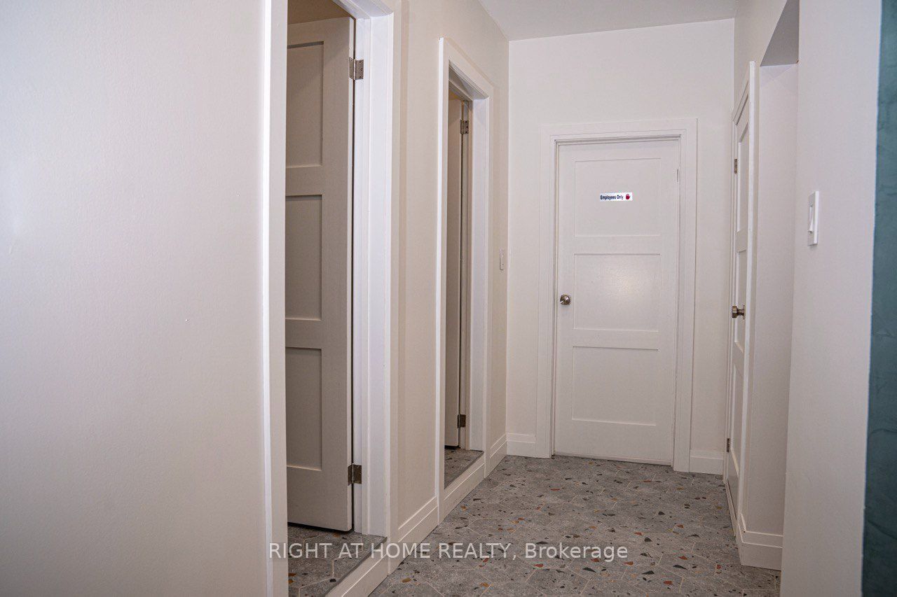 8119 Yonge Street 2nd Floor Property Photo 17