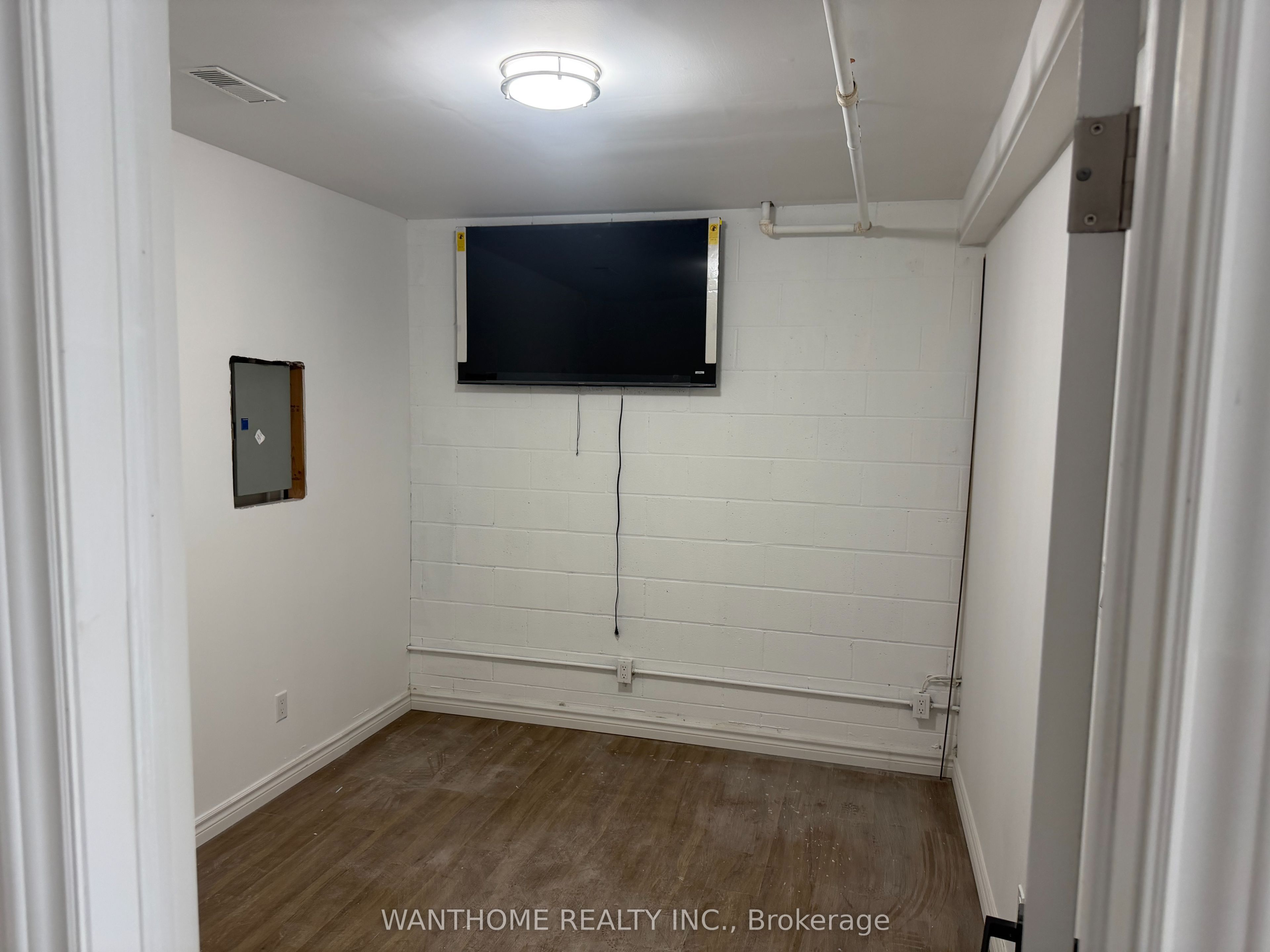 951 Denison Street 24 Property Photo 17