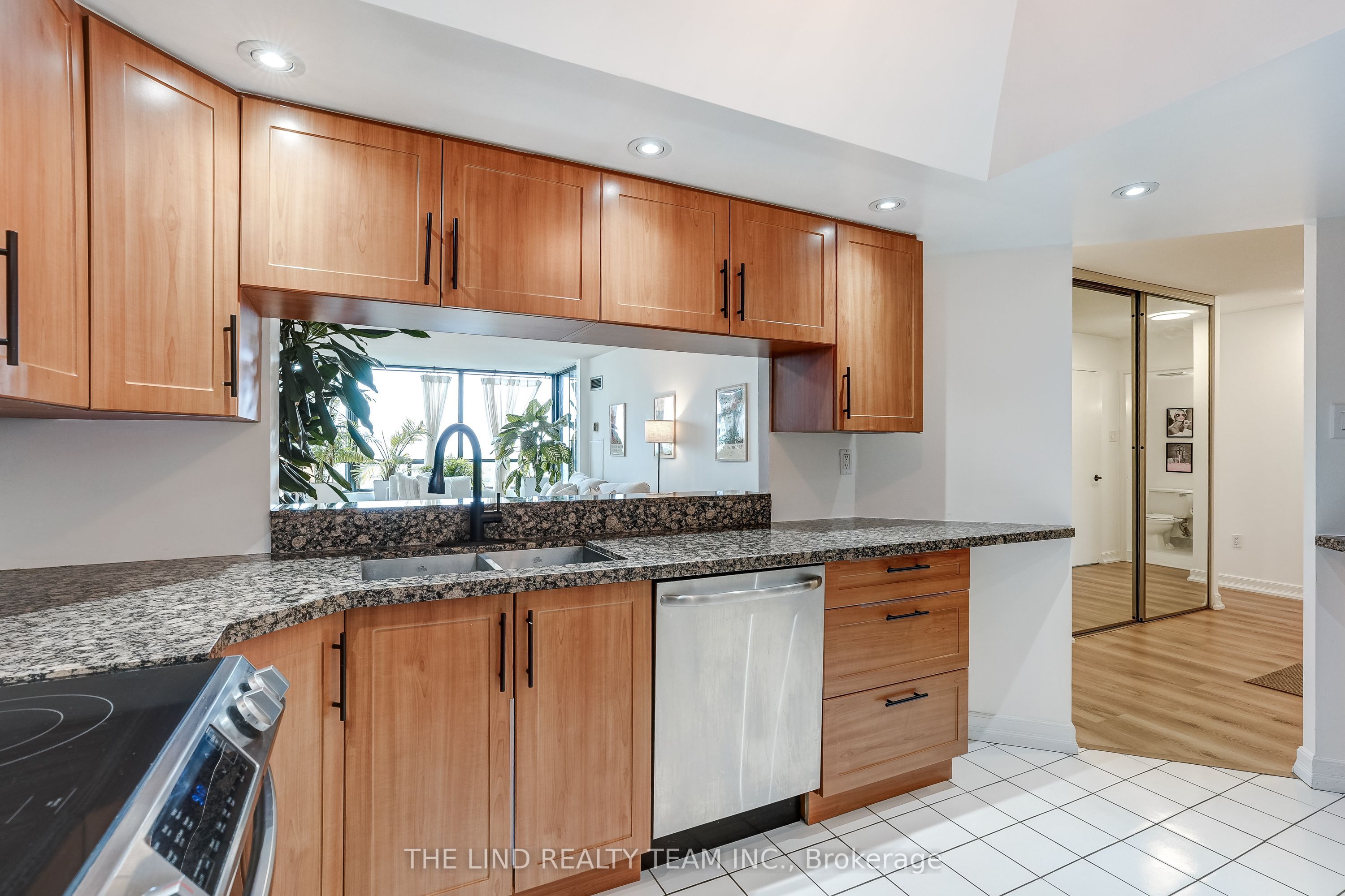 7440 Bathurst Street 1402 Property Photo 11