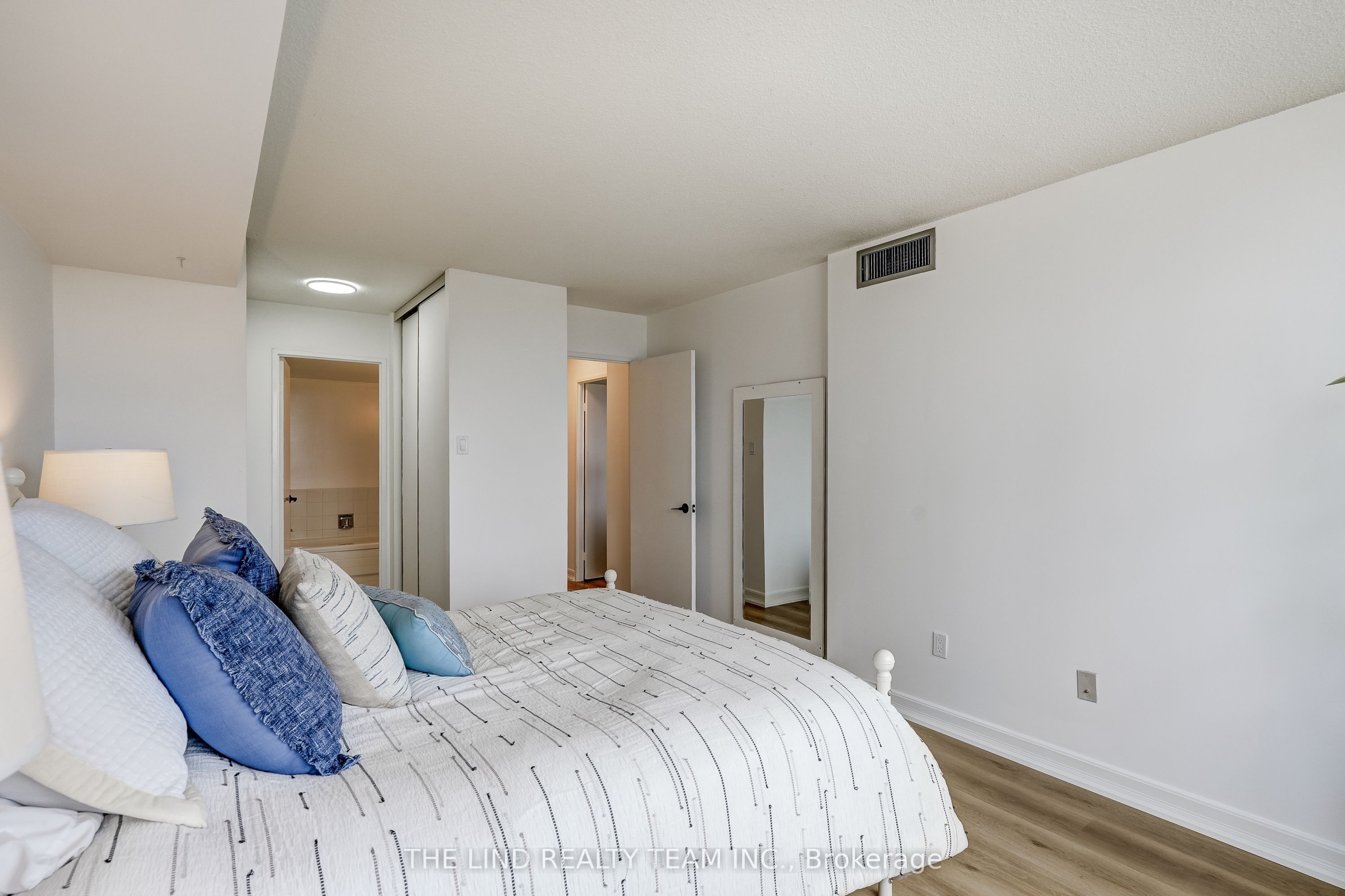 7440 Bathurst Street 1402 Property Photo 27