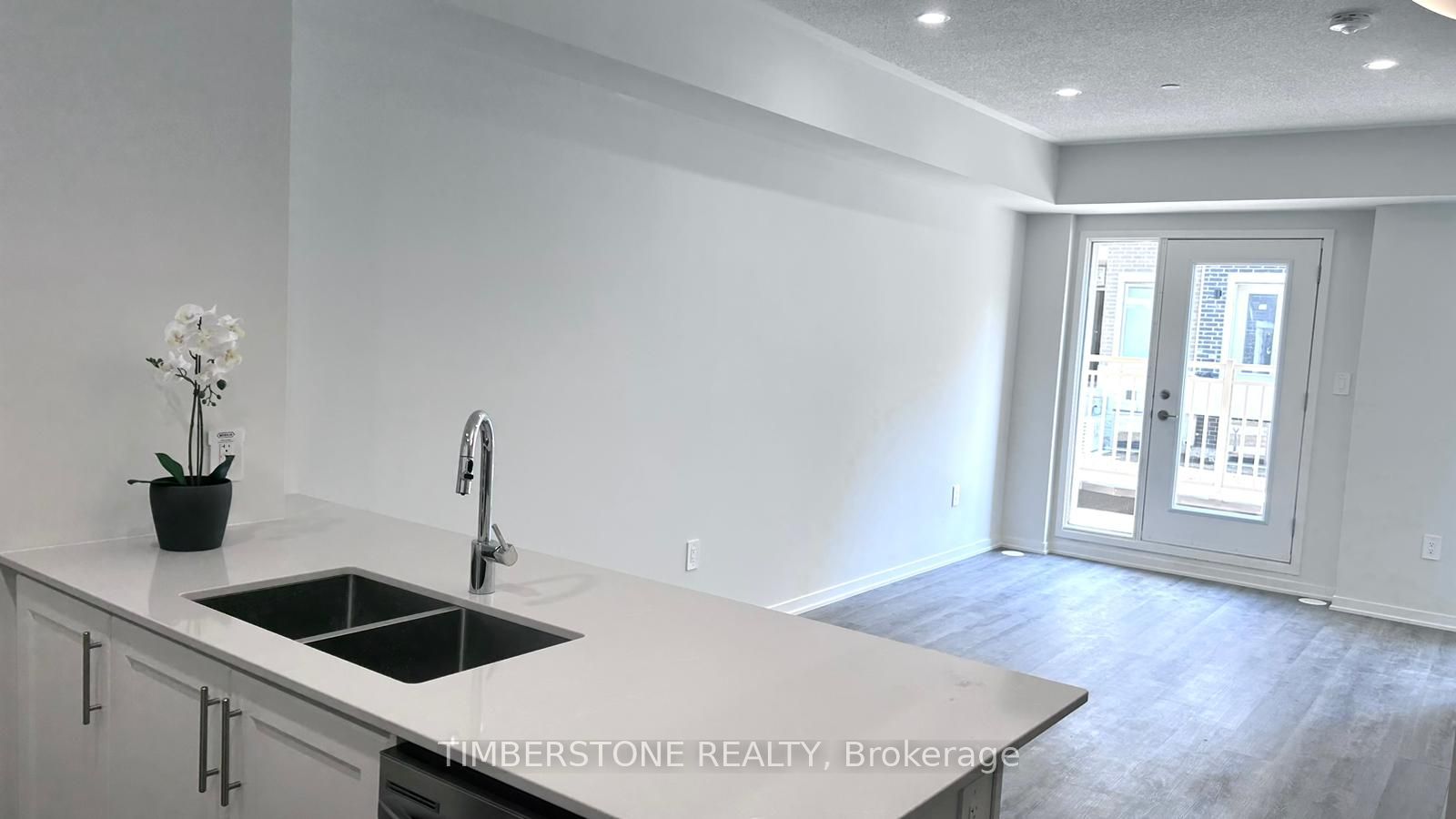 21 Honeycrisp Crescent 40 Property Photo 4