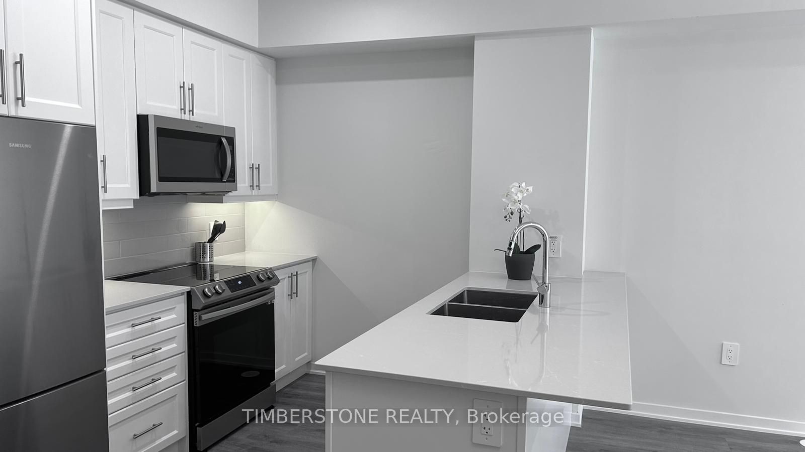 21 Honeycrisp Crescent 40 Property Photo 7