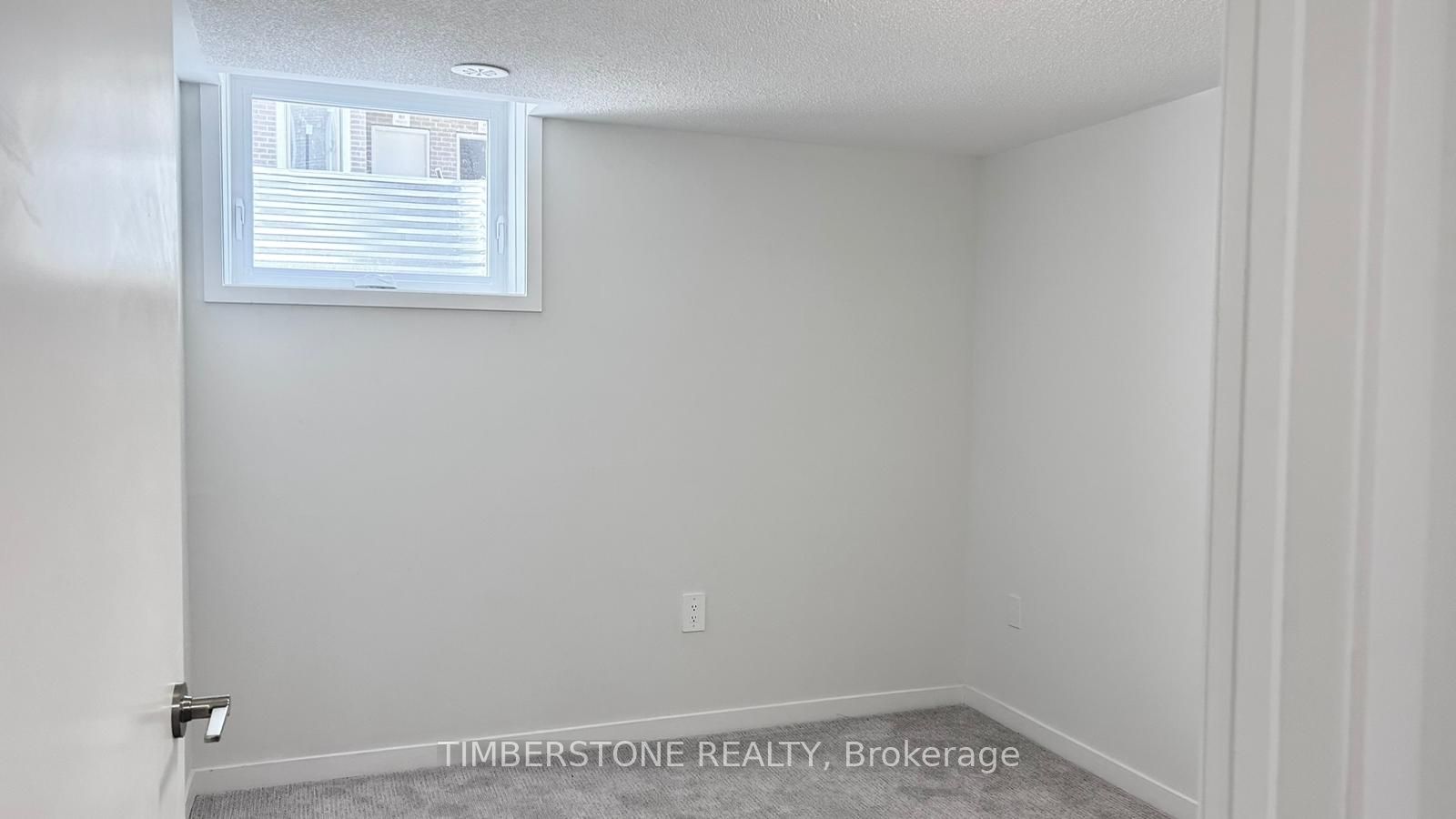 21 Honeycrisp Crescent 40 Property Photo 15