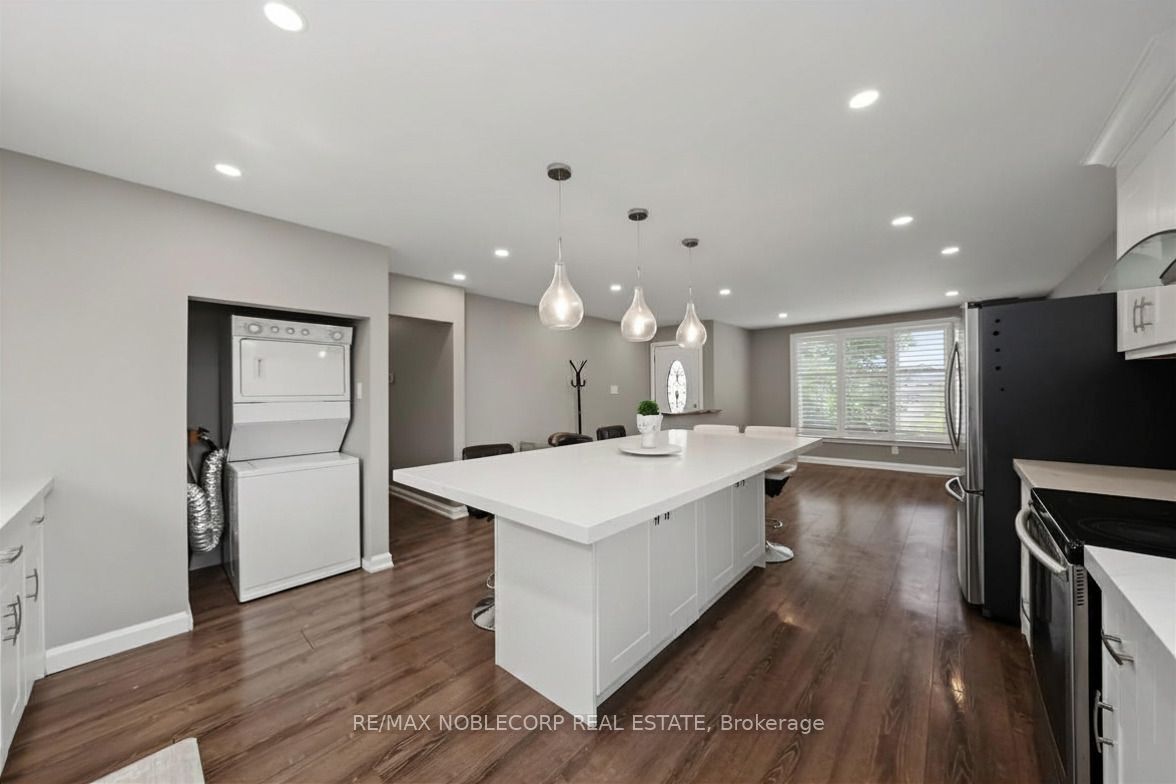 166 Collings Avenue Property Photo 7