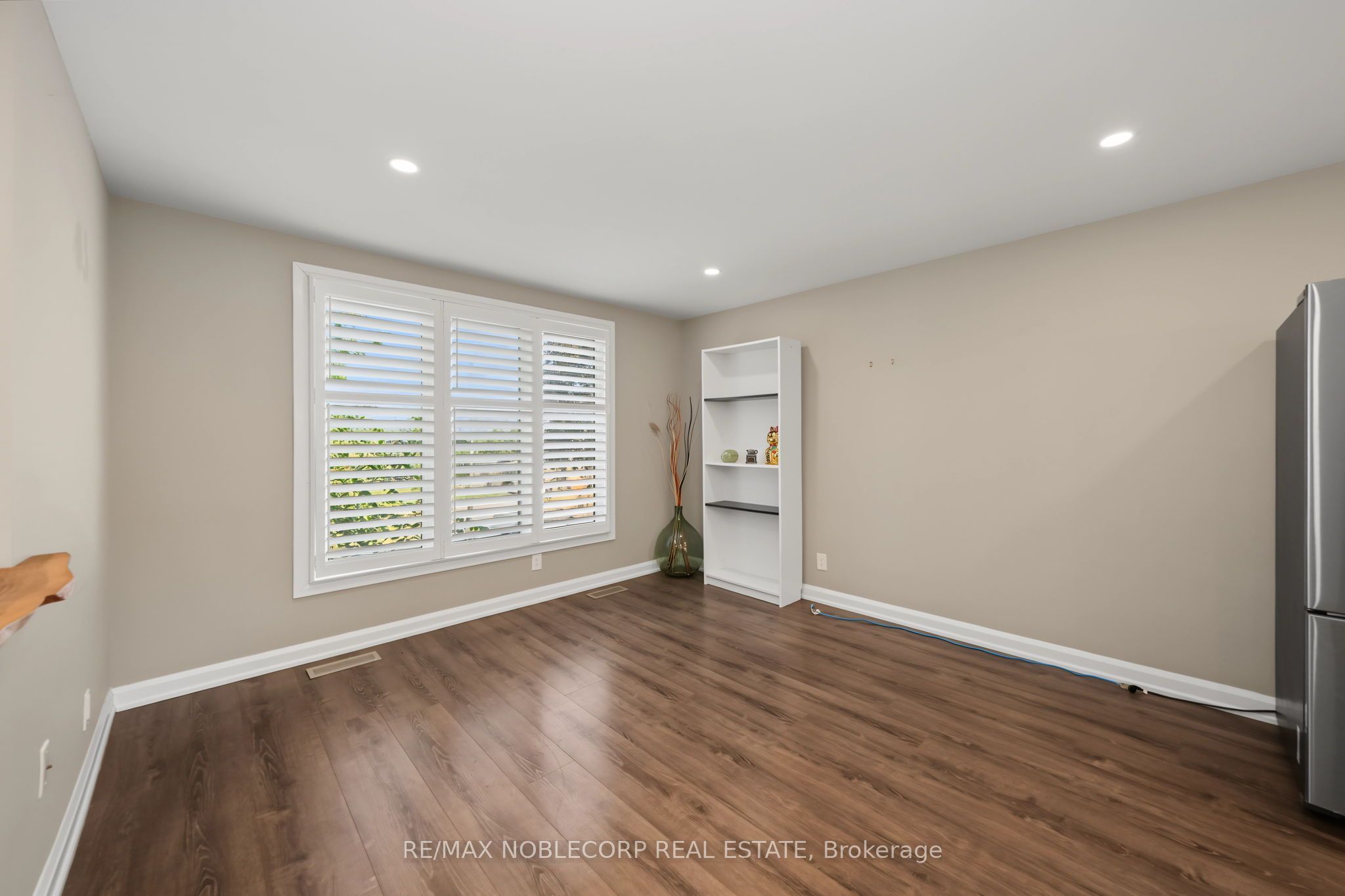 166 Collings Avenue Property Photo 10