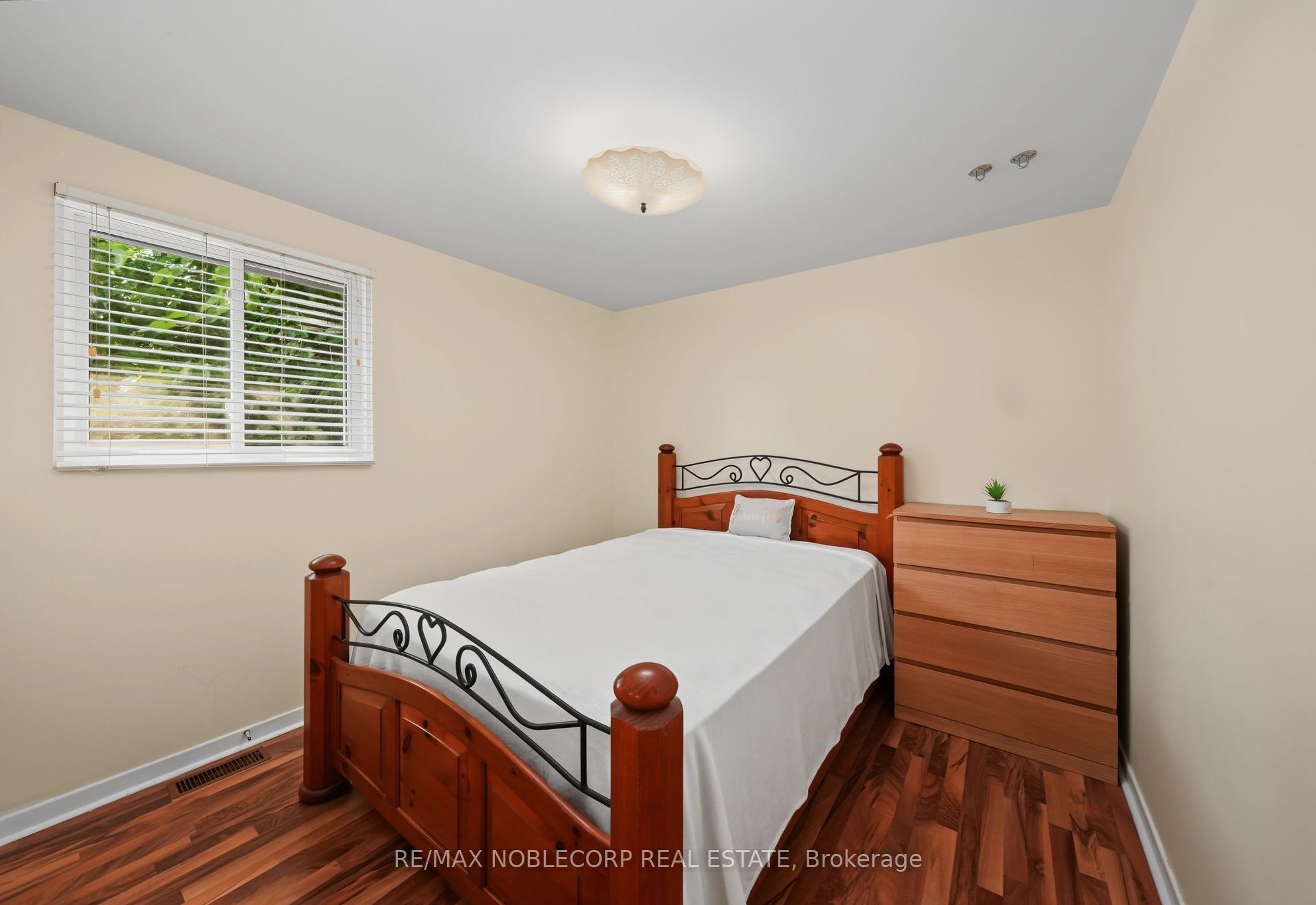 166 Collings Avenue Property Photo 14