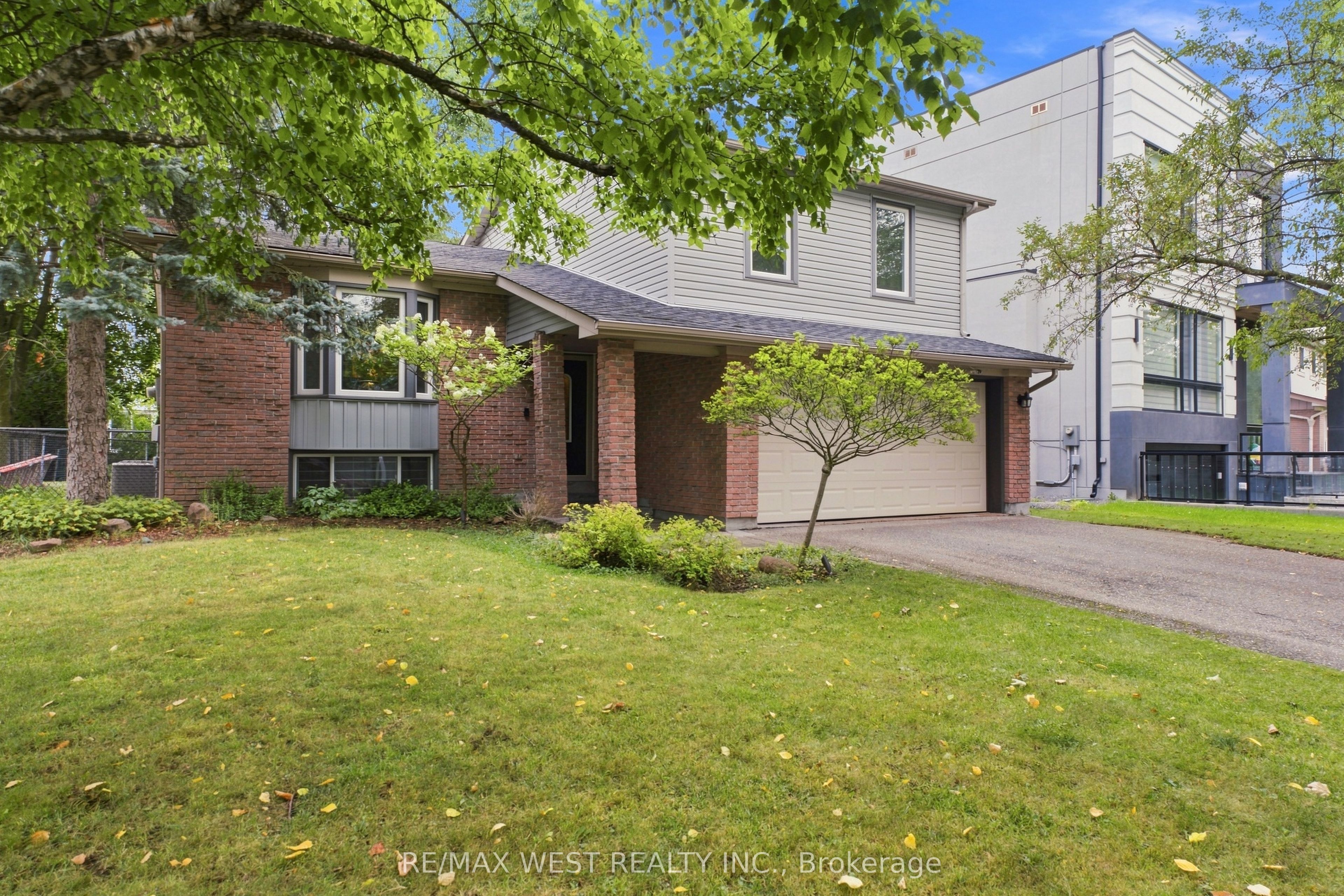 20 Sanderson Crescent Property Photo 3