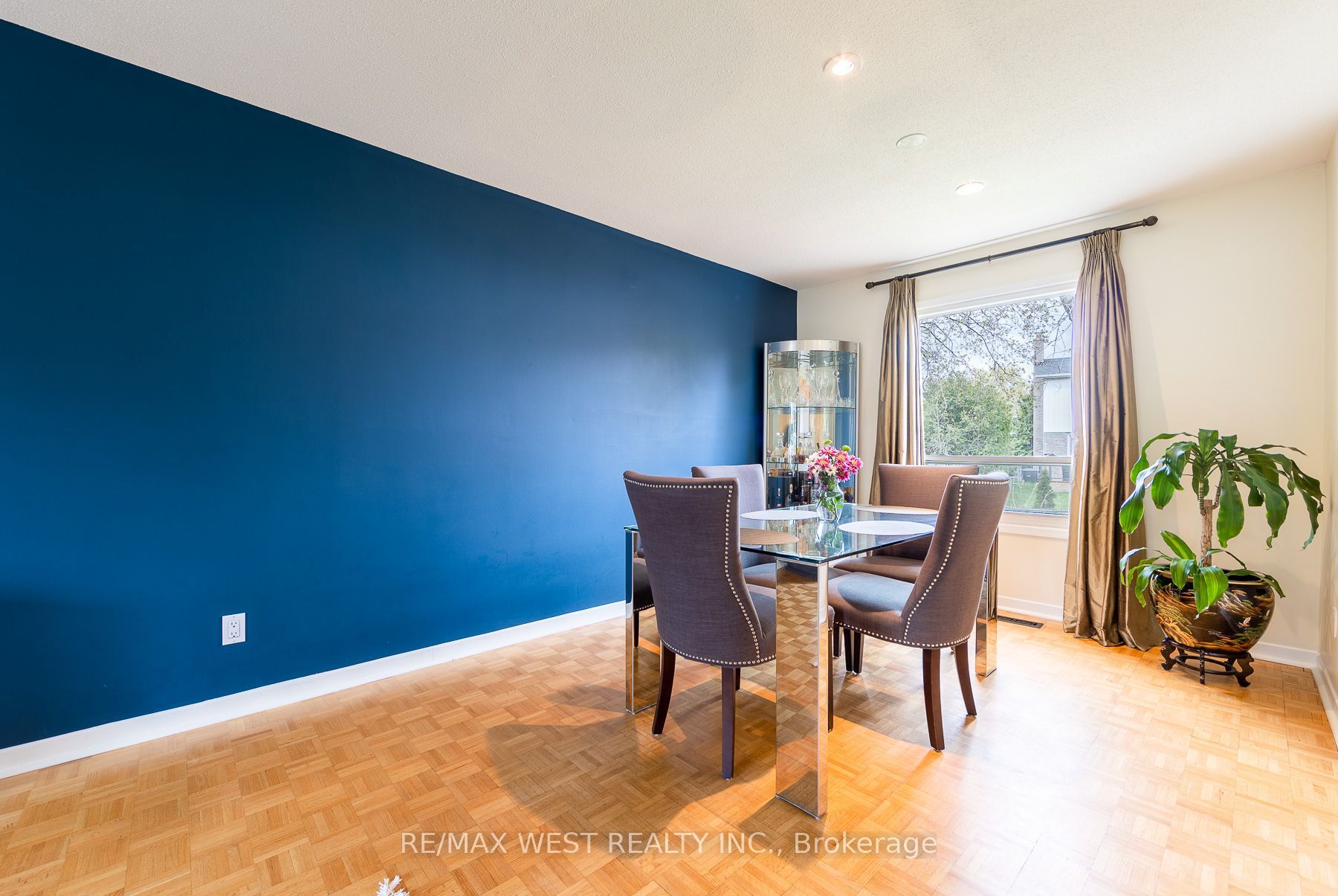 20 Sanderson Crescent Property Photo 8