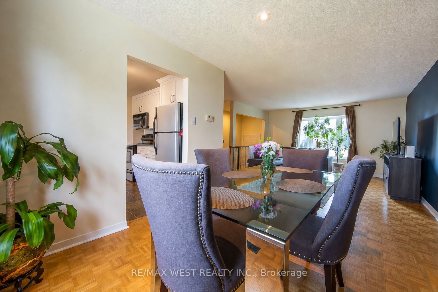 20 Sanderson Crescent Property Photo 9