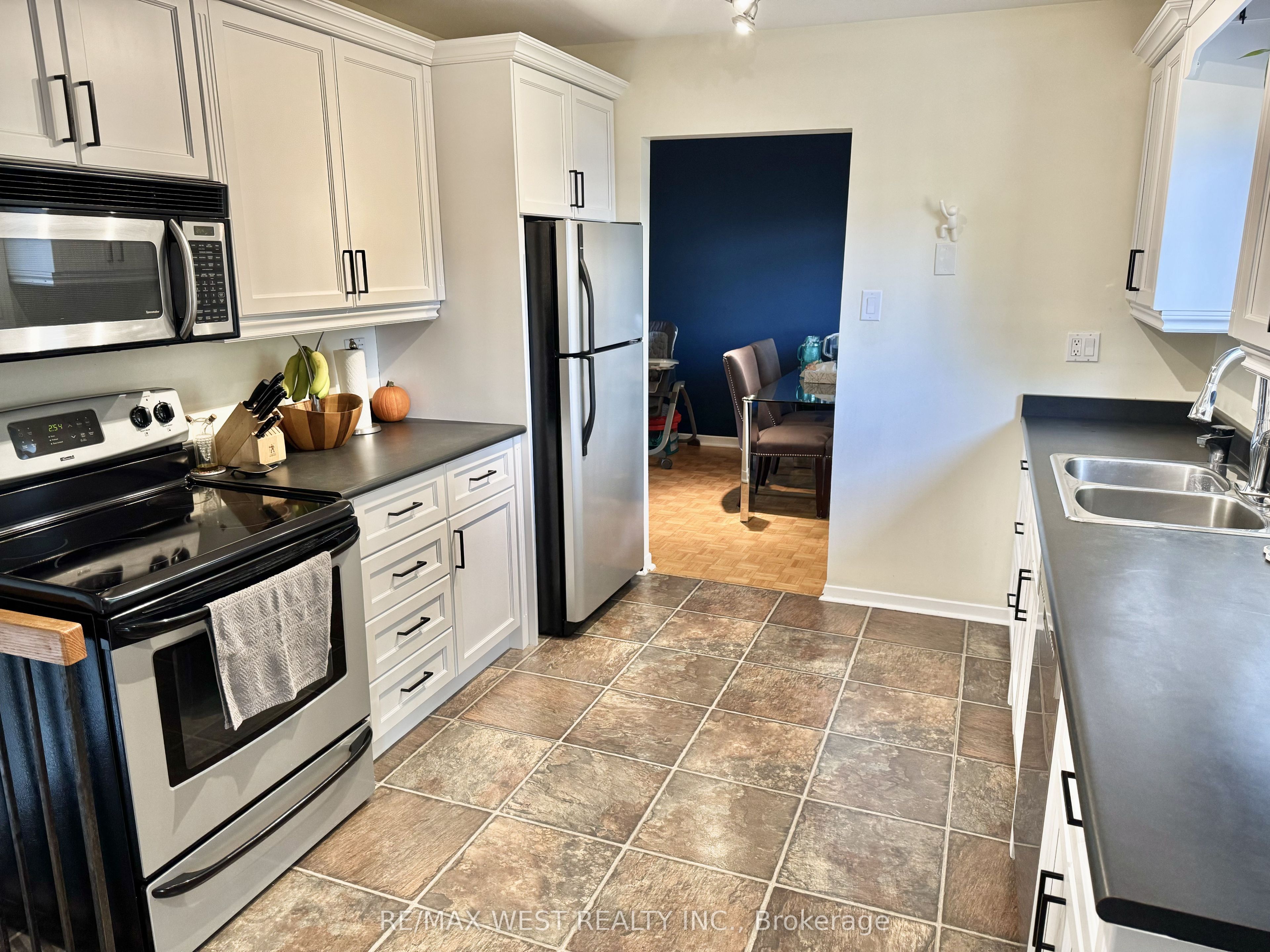 20 Sanderson Crescent Property Photo 10