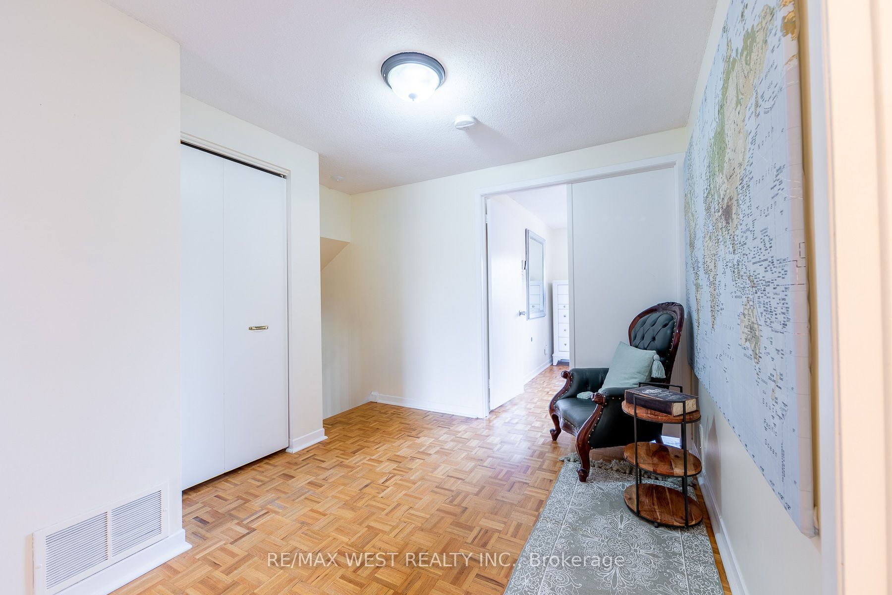 20 Sanderson Crescent Property Photo 15