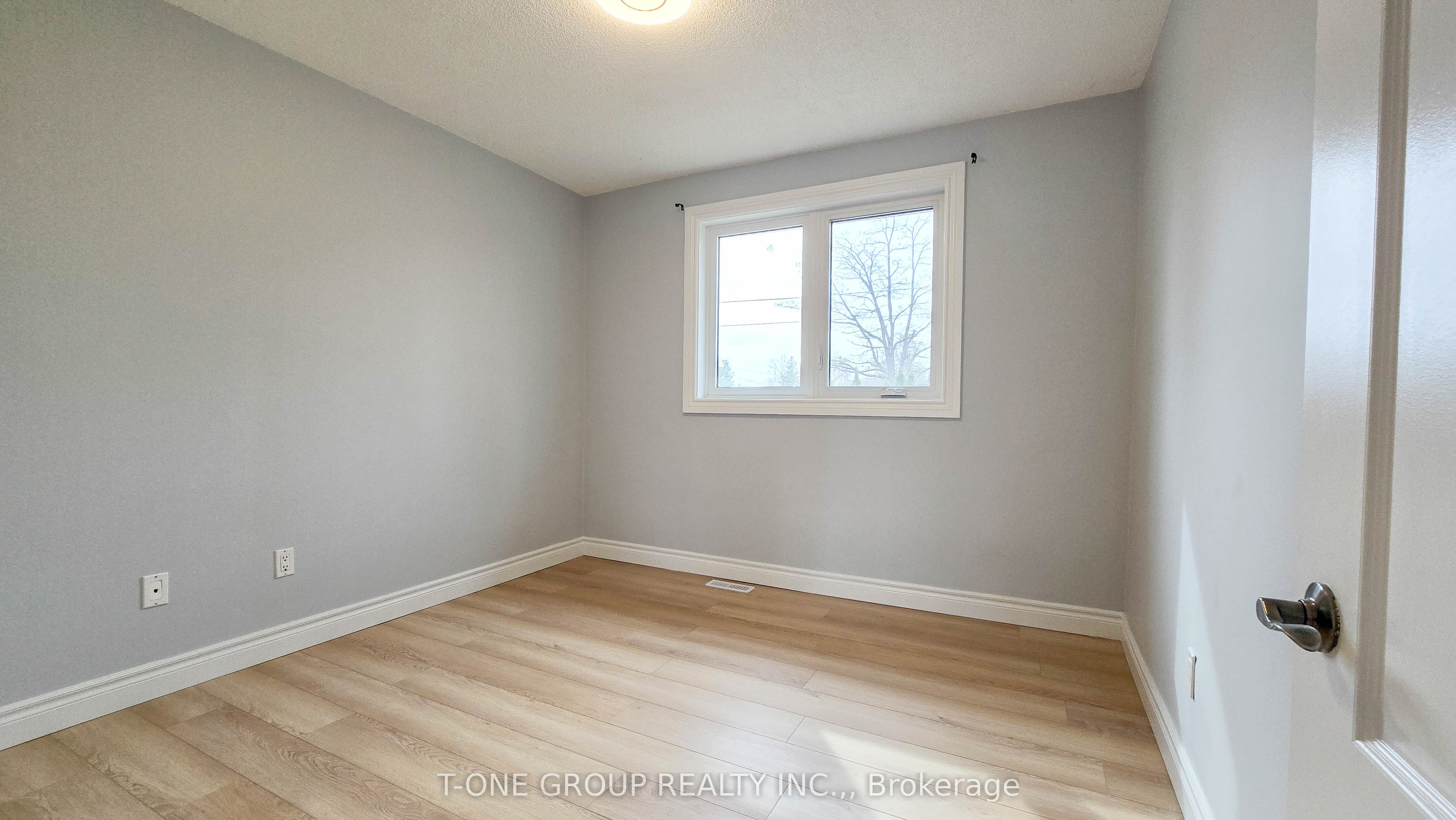 452 Lynett Crescent Main Property Photo 11