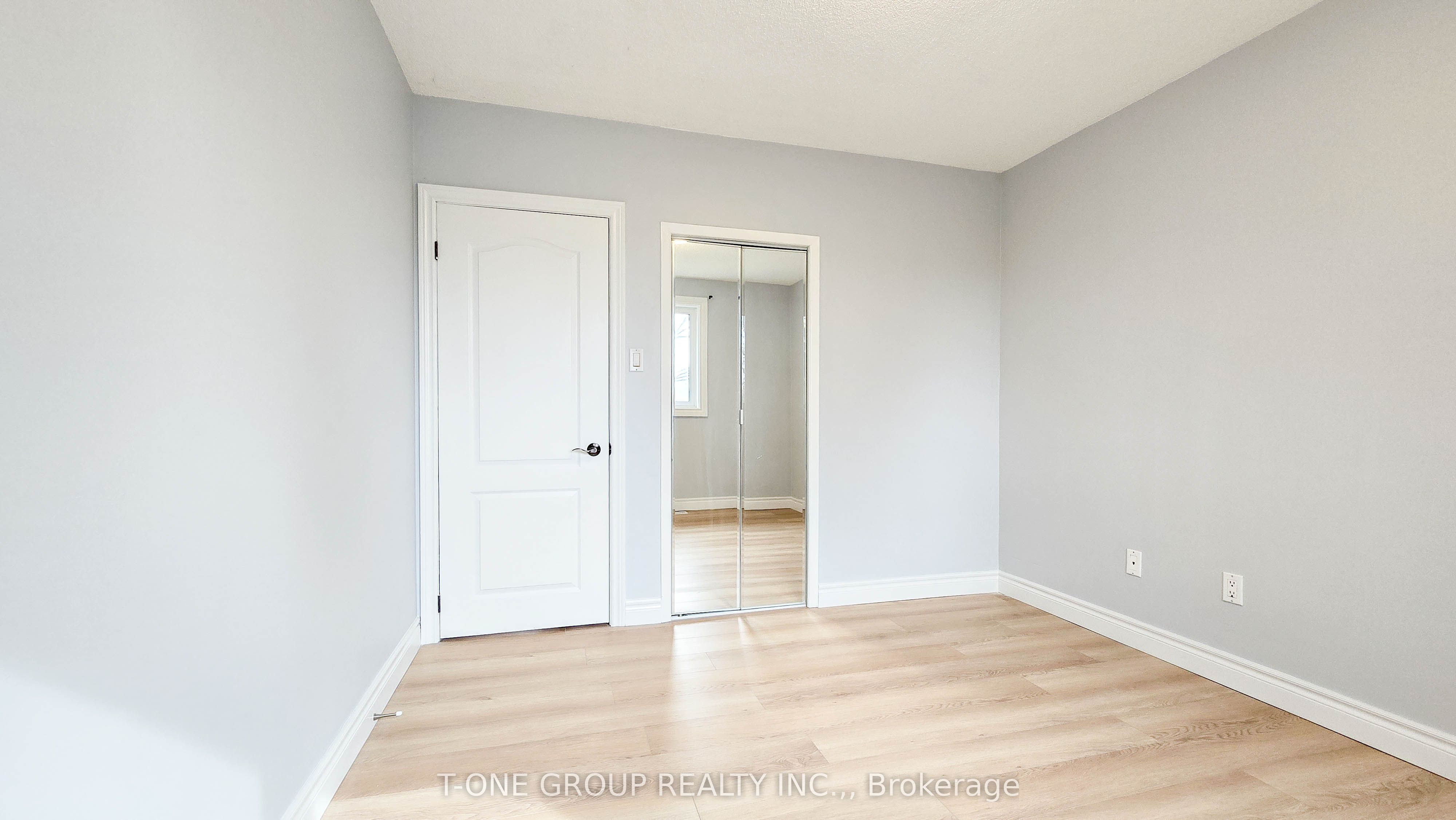 452 Lynett Crescent Main Property Photo 12
