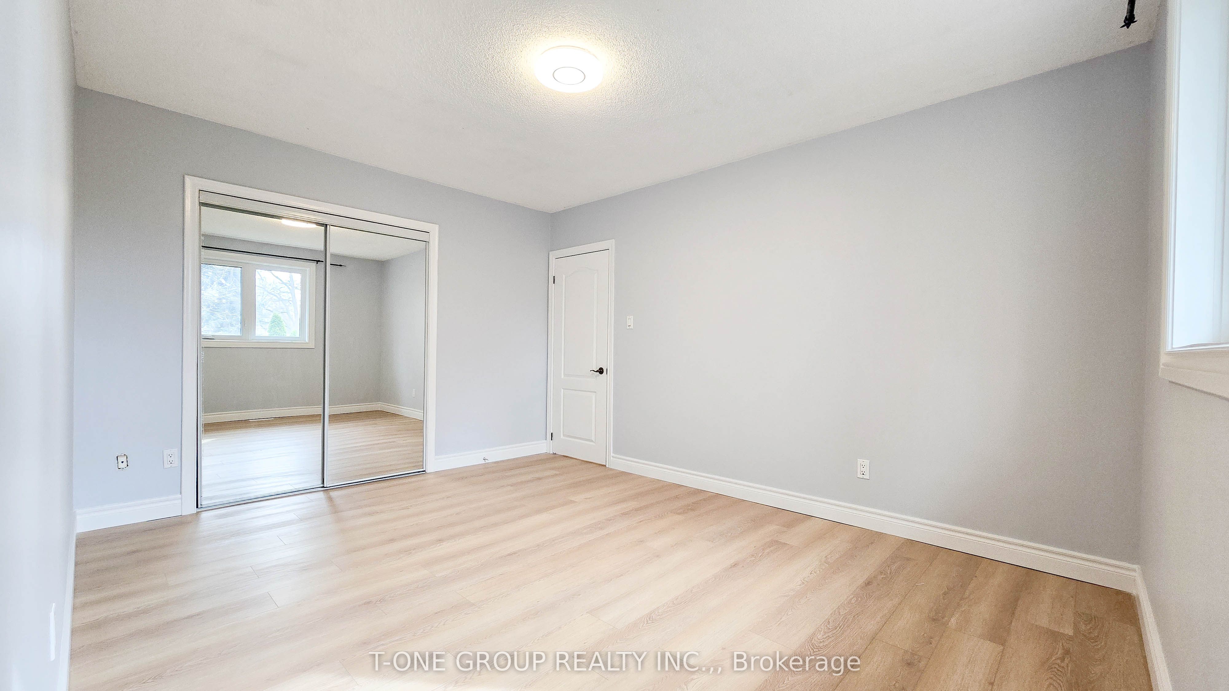 452 Lynett Crescent Main Property Photo 14