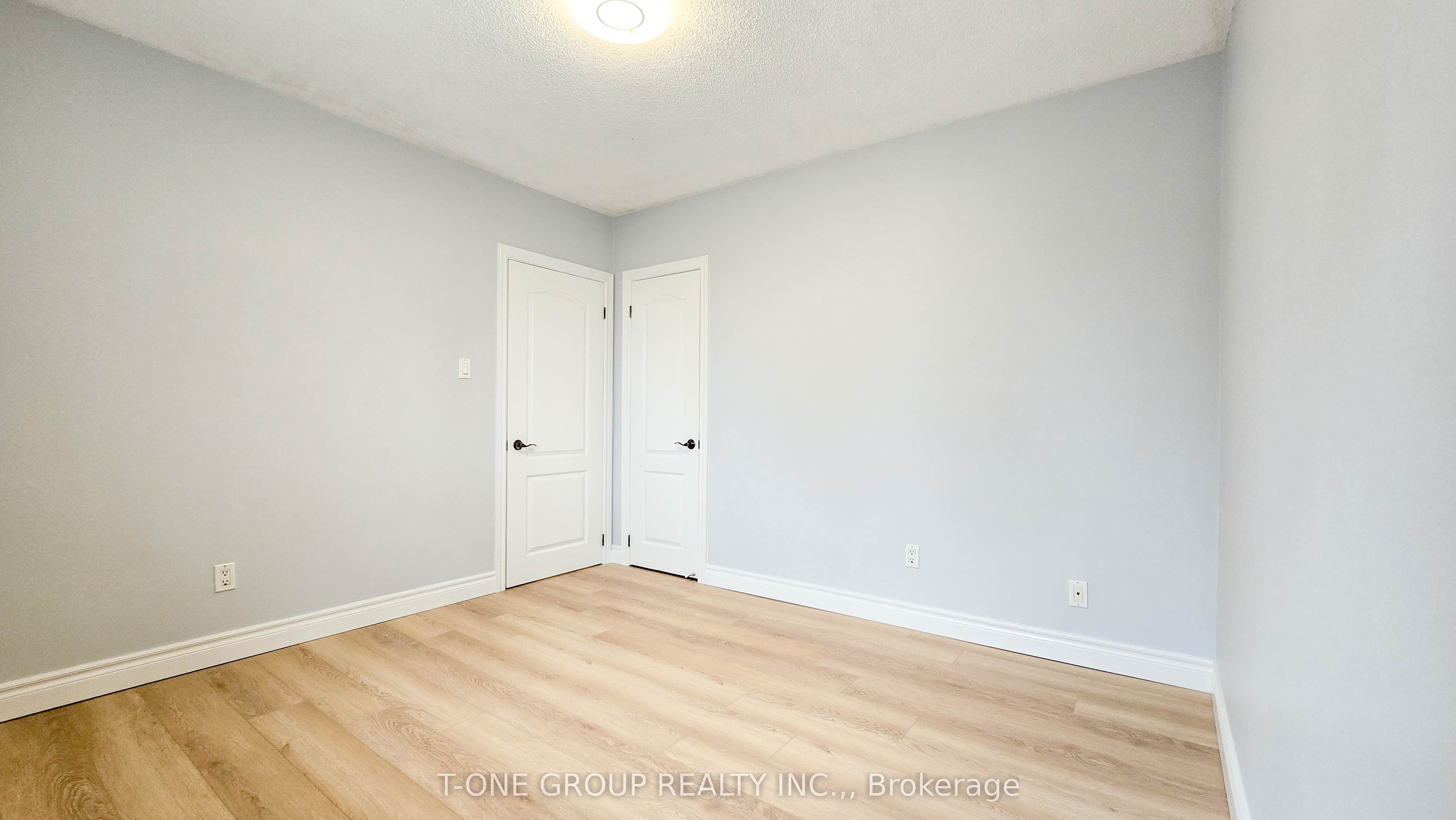 452 Lynett Crescent Main Property Photo 16