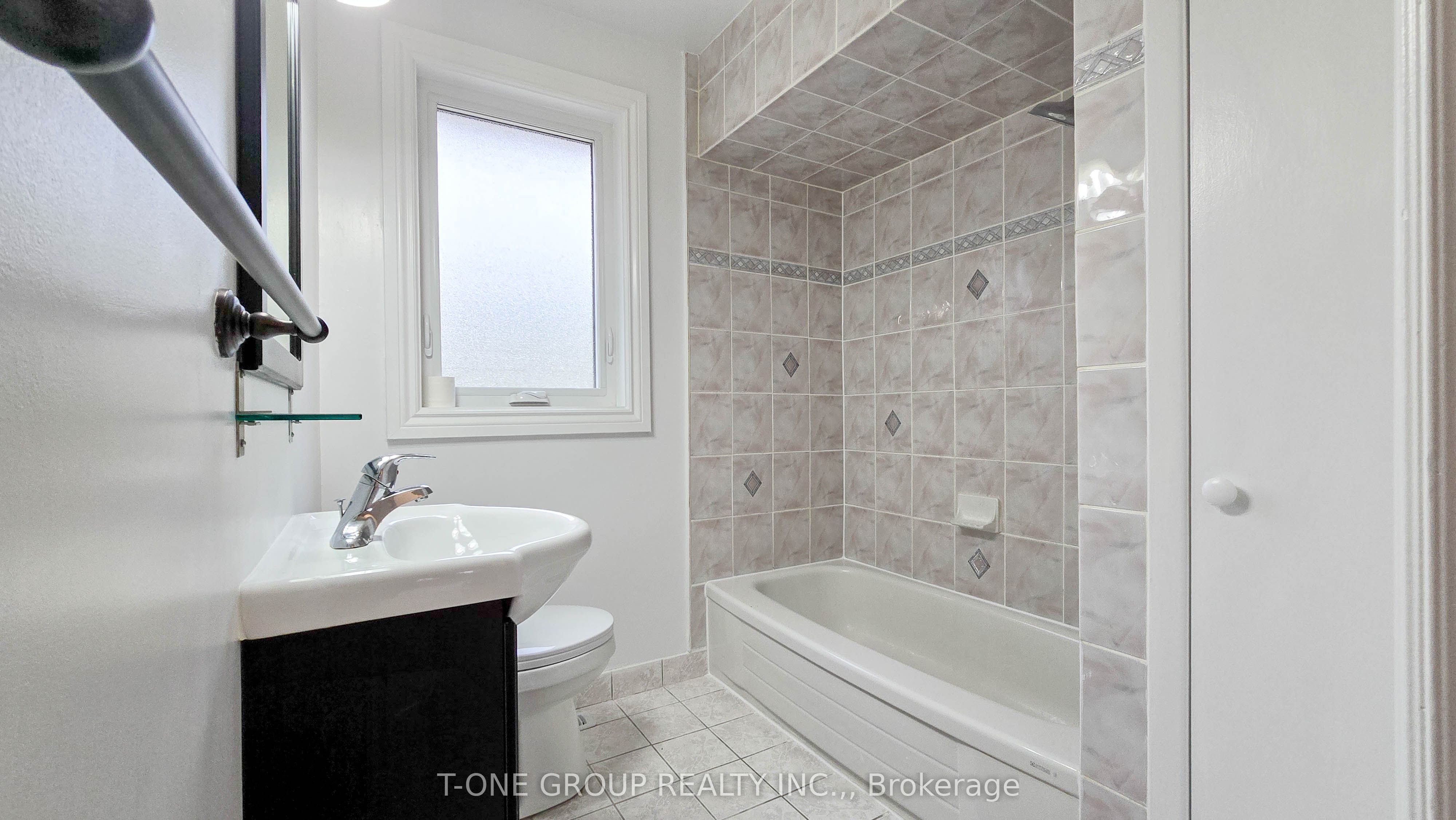 452 Lynett Crescent Main Property Photo 17