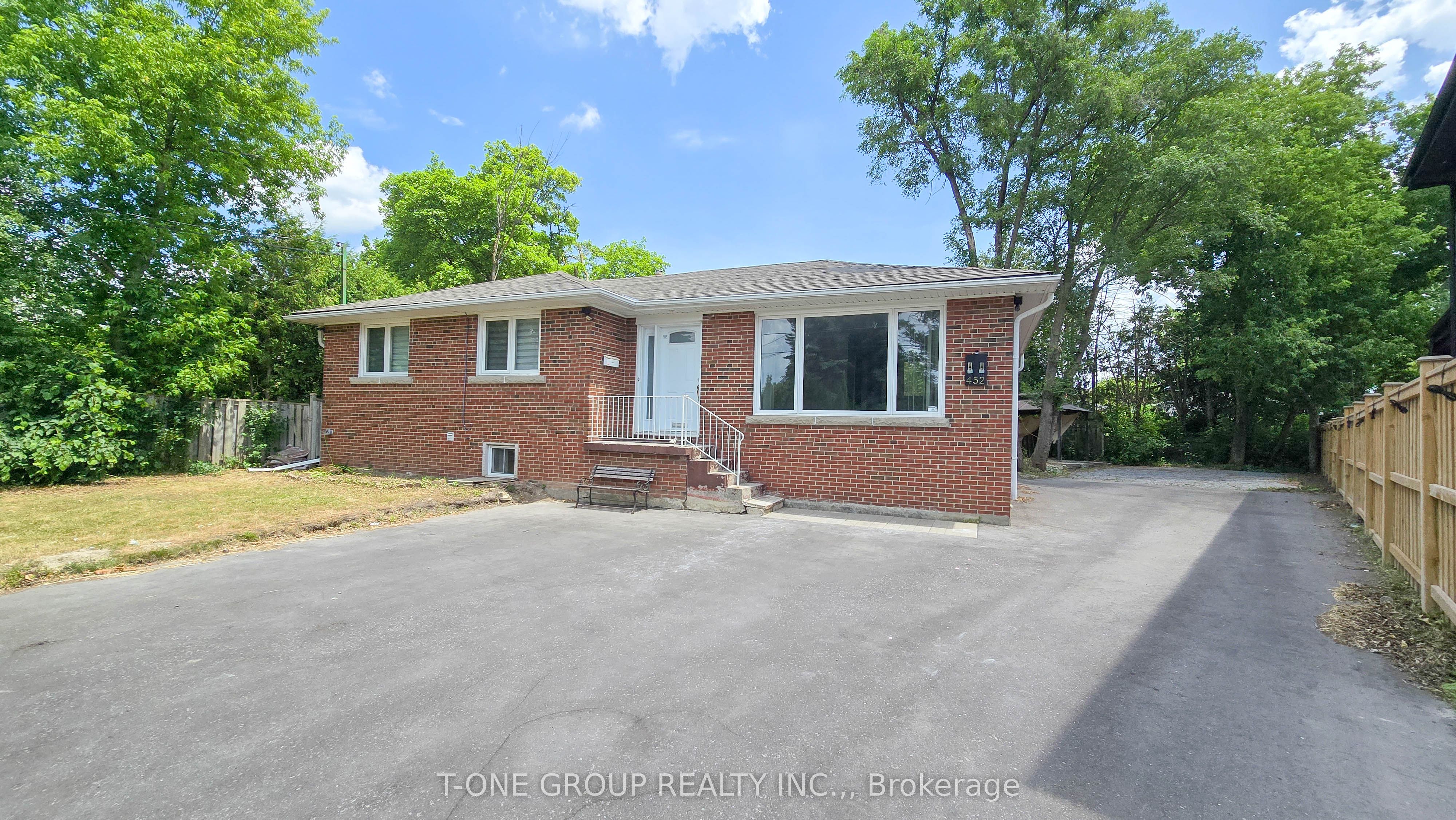 452 Lynett Crescent Main Property Photo 18