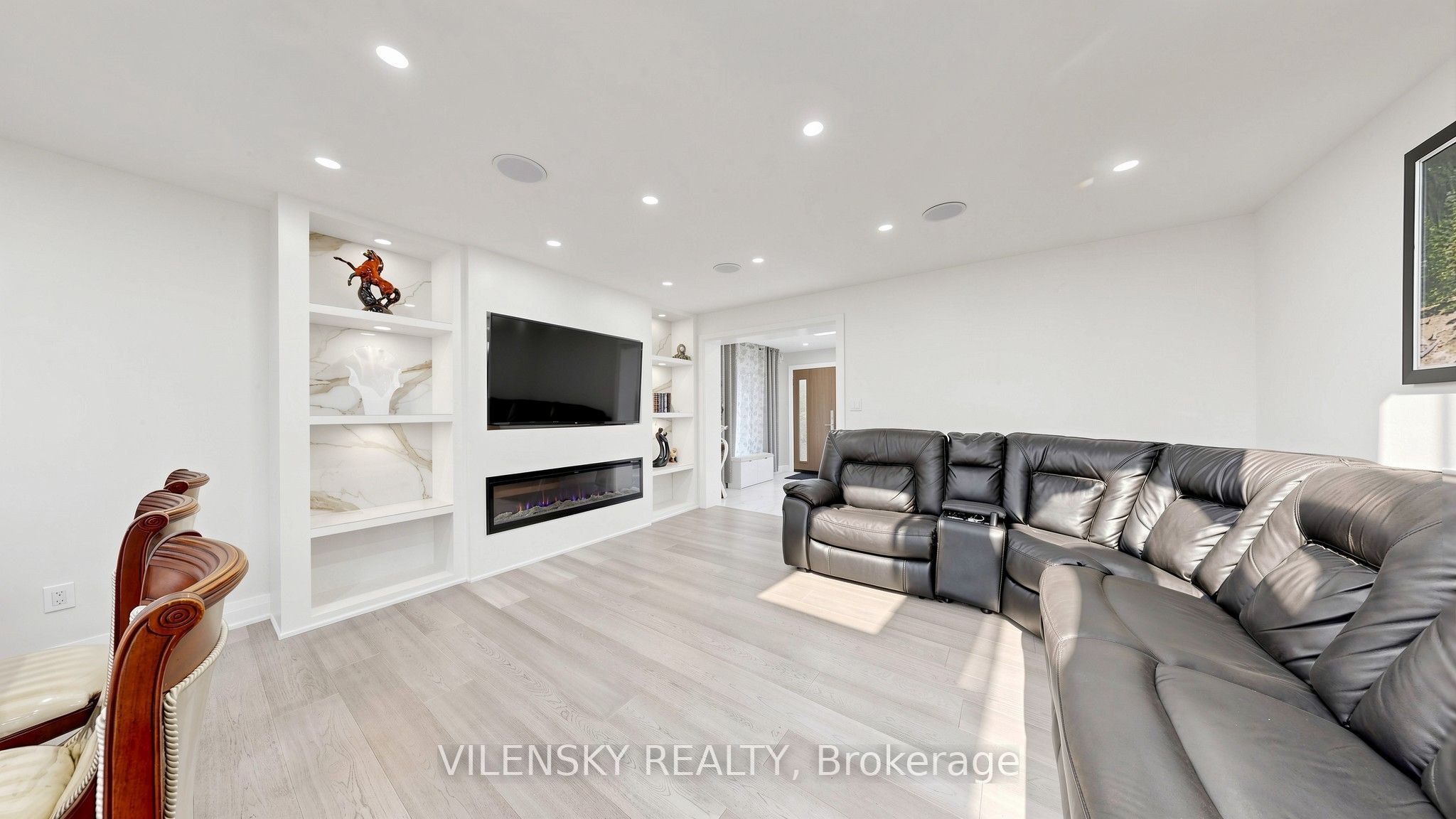 31 Lonny Court Property Photo 6